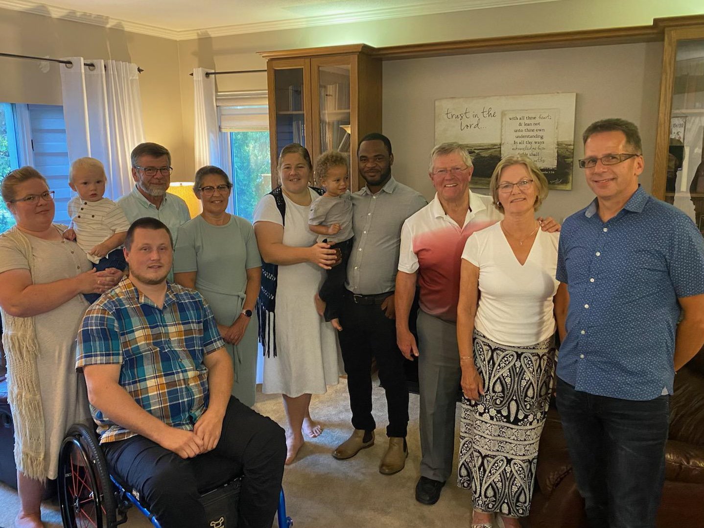 Wednesday, August 17, 2022 — Near Winnipeg, Manitoba, Senator Don Plett and his wife Betty (third and second from the right) welcome Gario Belleus (fourth from the right), who arrived to Canada from Haiti after a long journey obtaining his permanent resident’s visa.