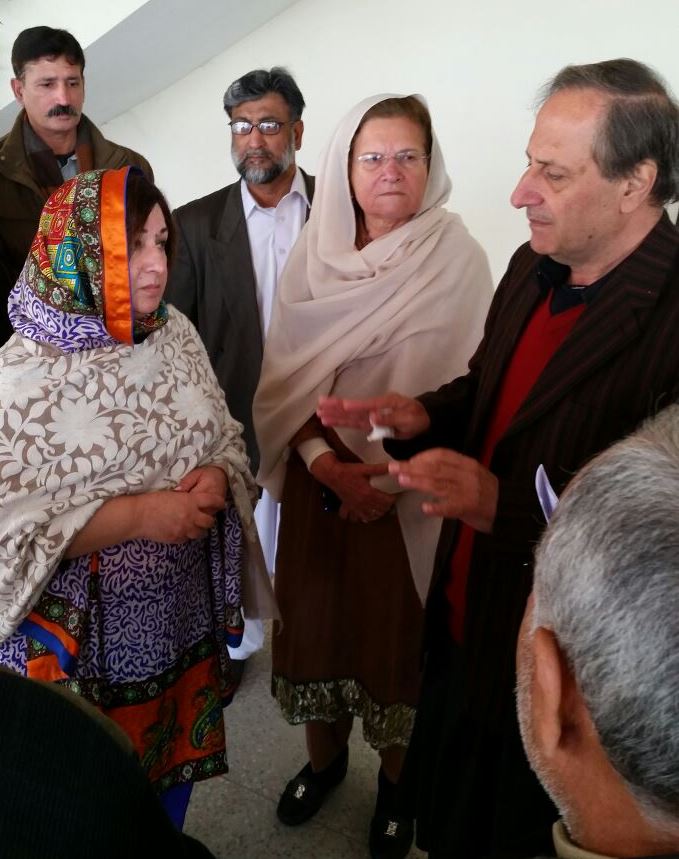 La Senatrice Salma Ataullahjan visite l'universite Bacha Khan au Pakistan.