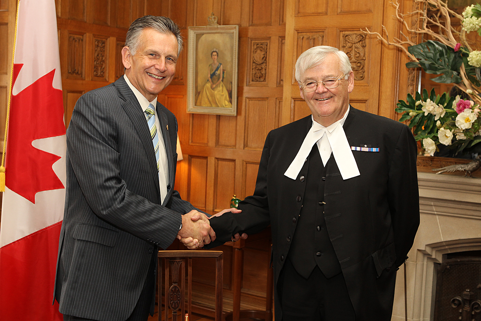 Senator Smith shakes hands with the Honourable Noël A. Kinsella, then the Speaker of the Senate, during his swearing-in ceremony on February 1, 2011.