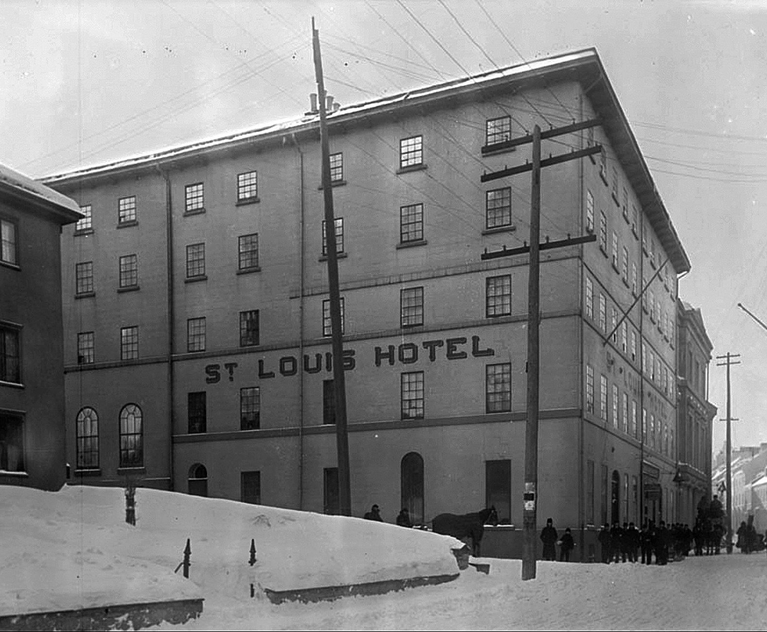 Hôtel Saint-Louis, à Québec, où de nombreux délégués de la conférence, accompagnés de leurs femmes et de leurs filles, ont séjourné.