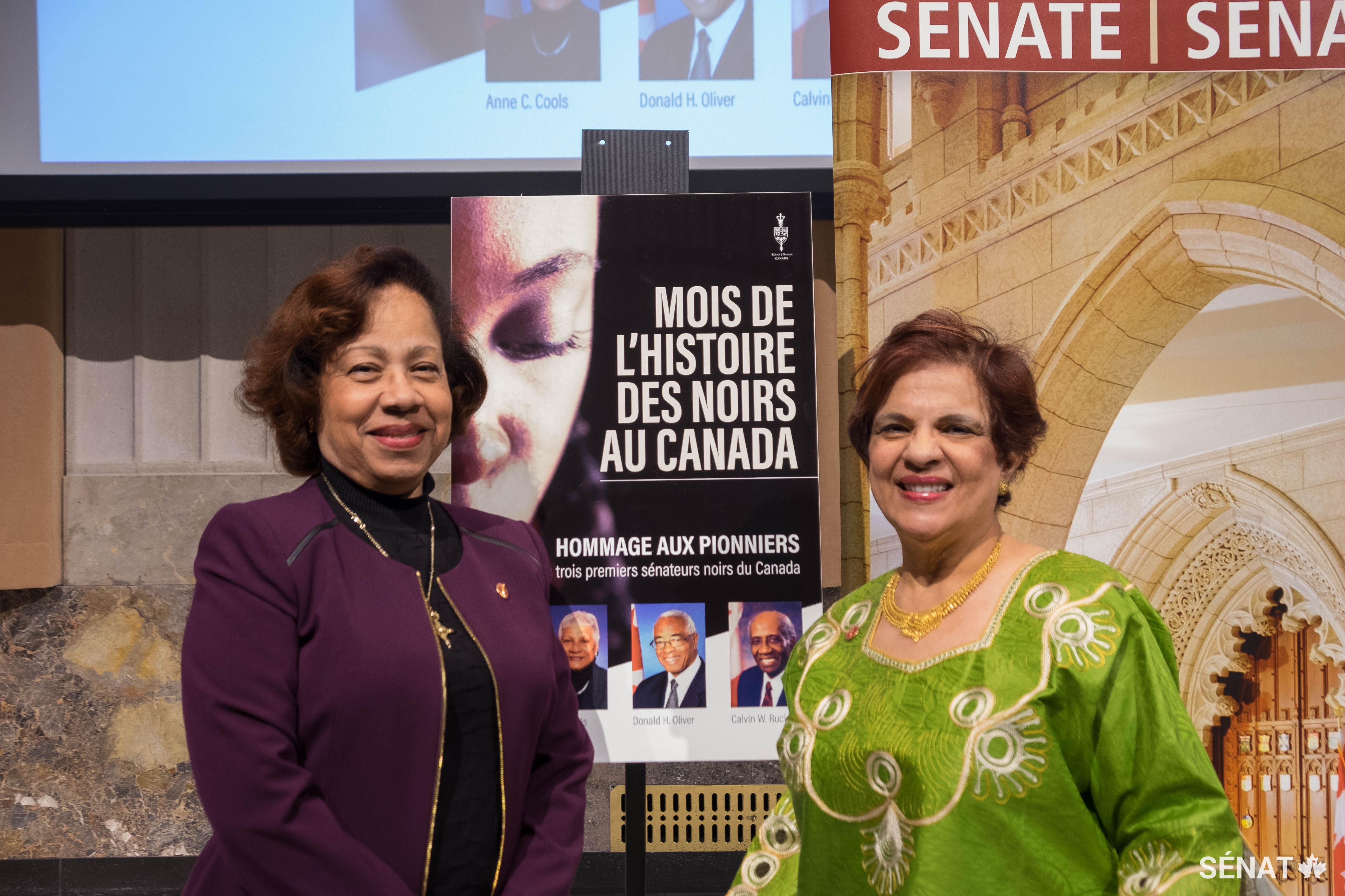 Les sénatrices Mégie (à gauche) et Jaffer (à droite) ont parlé de leur parcours vers le Canada, à partir d’Haïti et de l’Ouganda, respectivement.