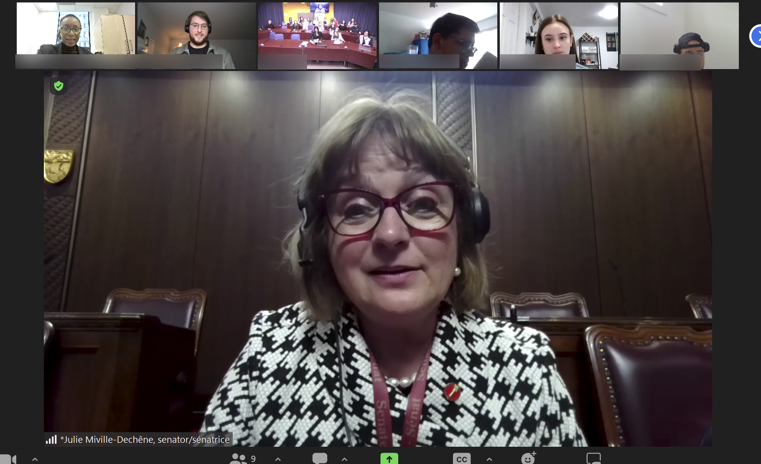 Monday, April 24, 2023 – Senator Julie Miville-Dechêne speaks to students at the Val d’Or campus of Cégep de l’Abitibi-Témiscamingue during a virtual meeting organized by SENgage. The senator, who tuned in from the Senate Chamber, described her journey to the Senate, her role as an independent senator, and the history and function of the Senate. She also spoke about the two bills she is sponsoring: Bill S-210, the Protecting Young Persons from Exposure to Pornography Act, and Bill S-211, the Fighting Against Forced Labour and Child Labour in Supply Chains Act.