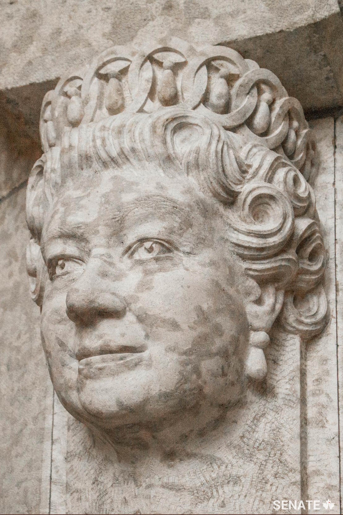 This portrait head of Queen Elizabeth II took its place among five other sculptures of her predecessors in 2010.