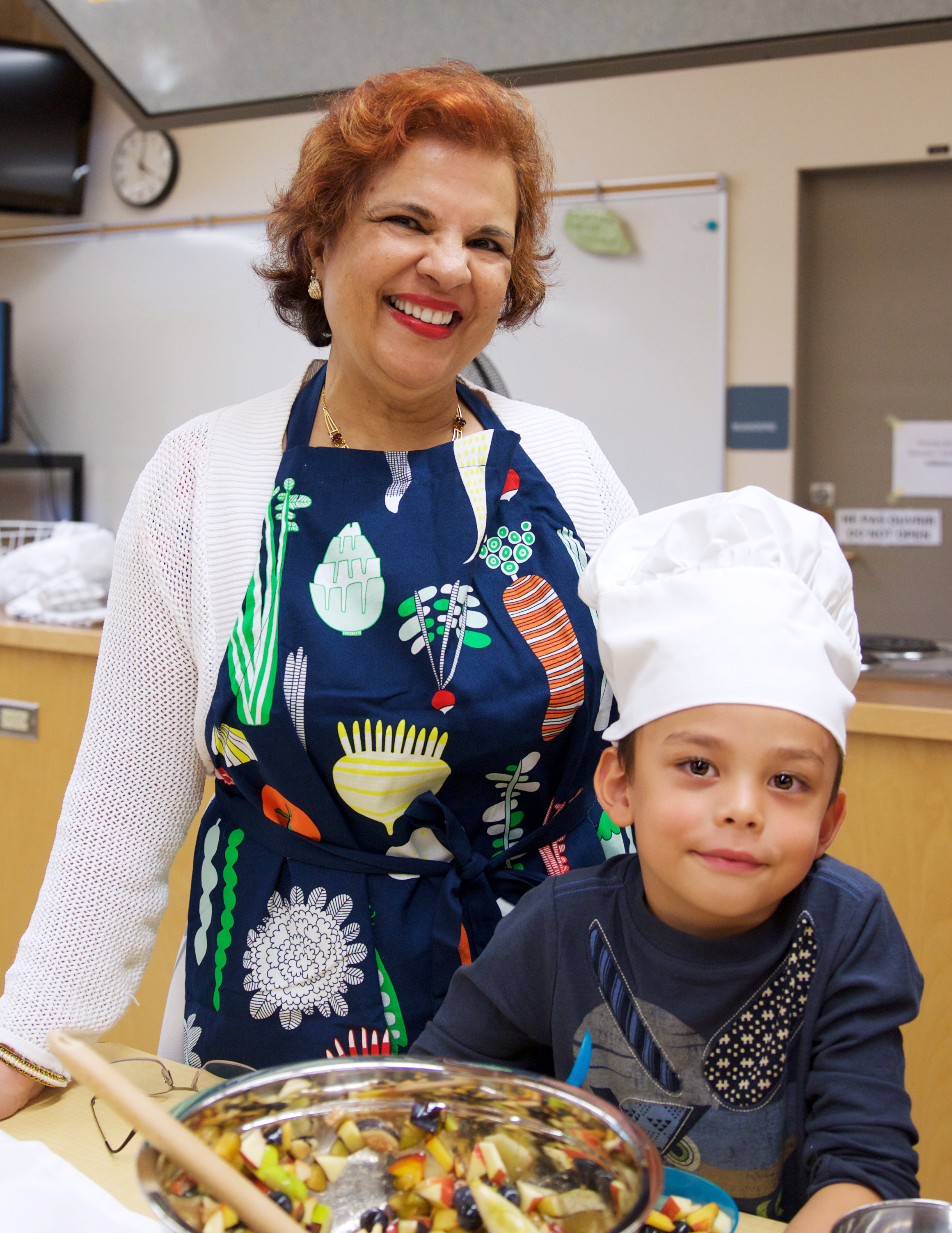 Wednesday, September 13 — <a href='https://sencanada.ca/en/senators/jaffer-mobina-sb/'>Senator Mobina Jaffer</a> joined first cooking class at the francophone elementary school Rose-des-vents in Vancouver. The students, aged between 5 and 7 years old, learned about the importance of eating healthy and using local ingredients.