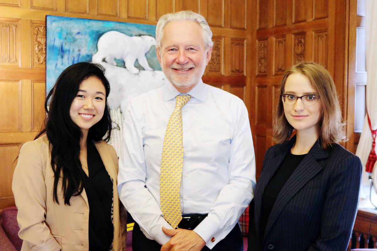 Tuesday, September 26 — <a href='https://sencanada.ca/en/senators/harder-peter-pc/'>Senator Peter Harder</a> welcomed University of Toronto’s Mary Shin (left) and Anastasia Harovska (right) to the Senate as part of “<a href='https://utwomeninhouse.wordpress.com/about/' target='_Blank'>U of T Women in House</a>.” The yearly initiative invites female undergraduate students to shadow parliamentarians and learn firsthand about political procedures, with the objective of creating a more gender-balanced Parliament in future years.