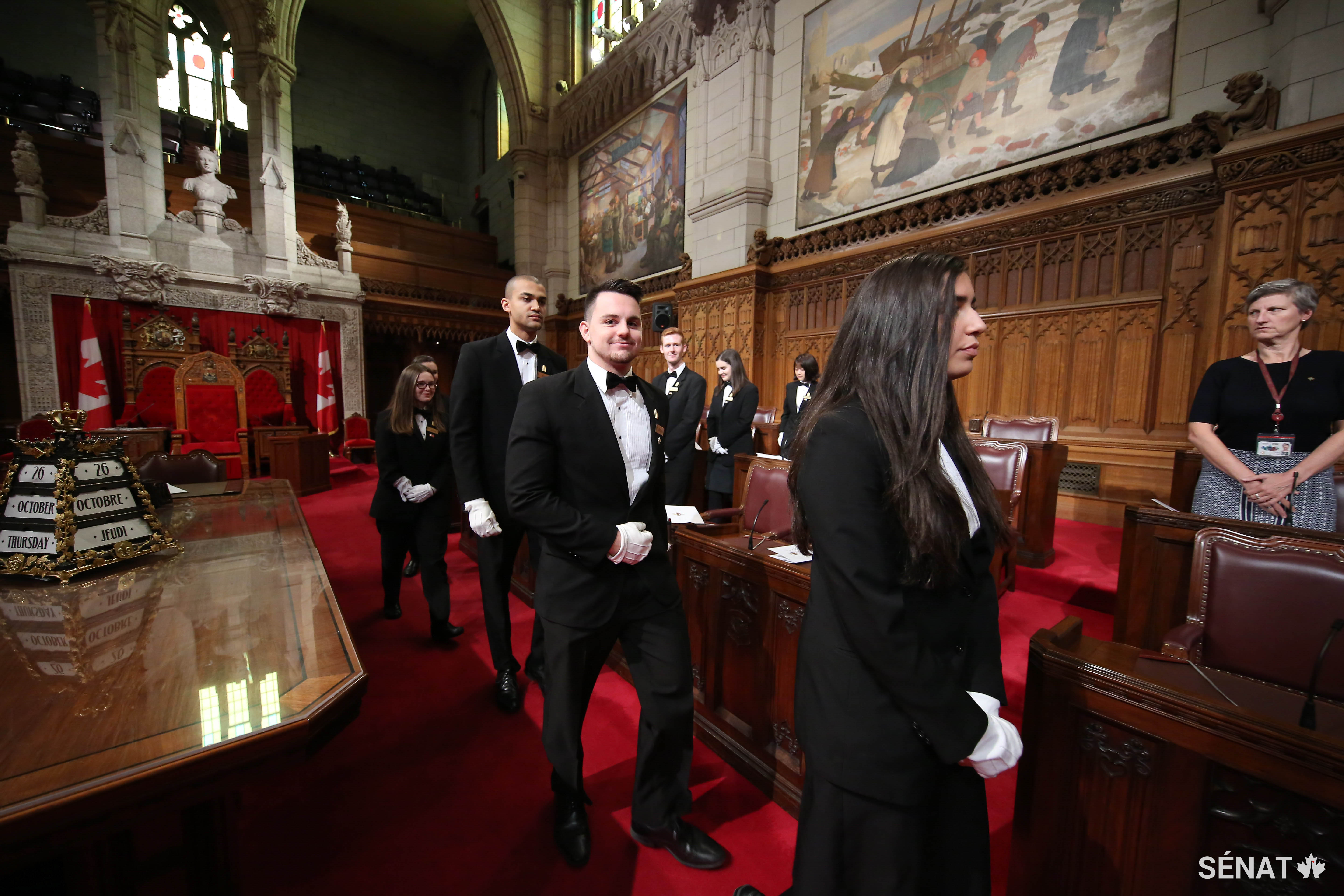 Une expérience incroyable attend les pages du Sénat qui vivront une année de travail enrichissante au Sénat, aux comités sénatoriaux et à l’occasion d’activités et de cérémonies spéciales au Parlement.