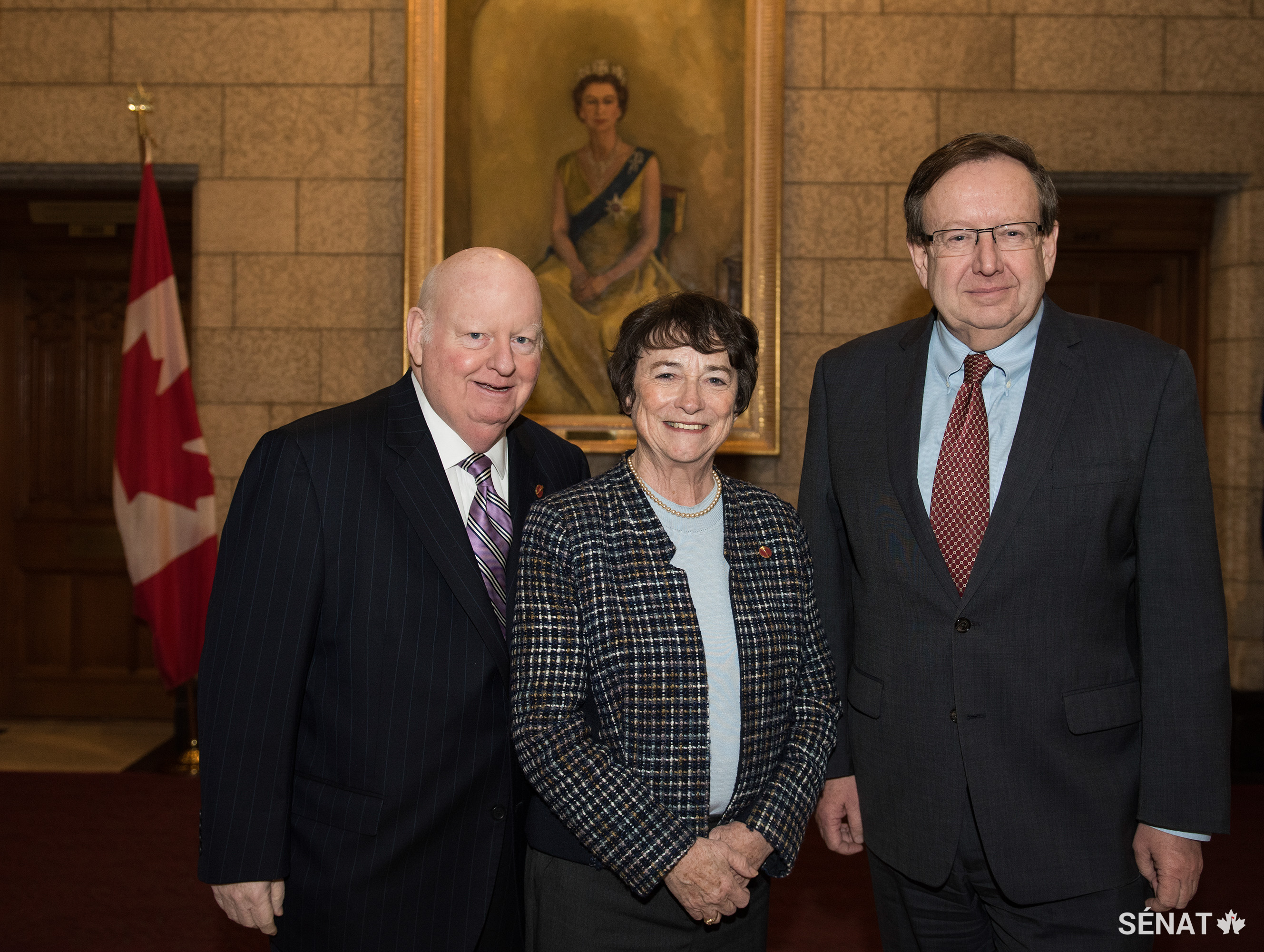 Les sénateurs Mike Duffy, Diane Griffin et Percy E. Downe, tous de l’Île-du-Prince-Édouard, célèbrent le fait que le projet de <a href='https://www.parl.ca/LegisInfo/BillDetails.aspx?billId=8766295&Language=F'>loi S-236</a>, qui reconnaît Charlottetown comme le berceau de la Confédération, a reçu la sanction royale. La sénatrice Griffin était la marraine du projet de loi.
