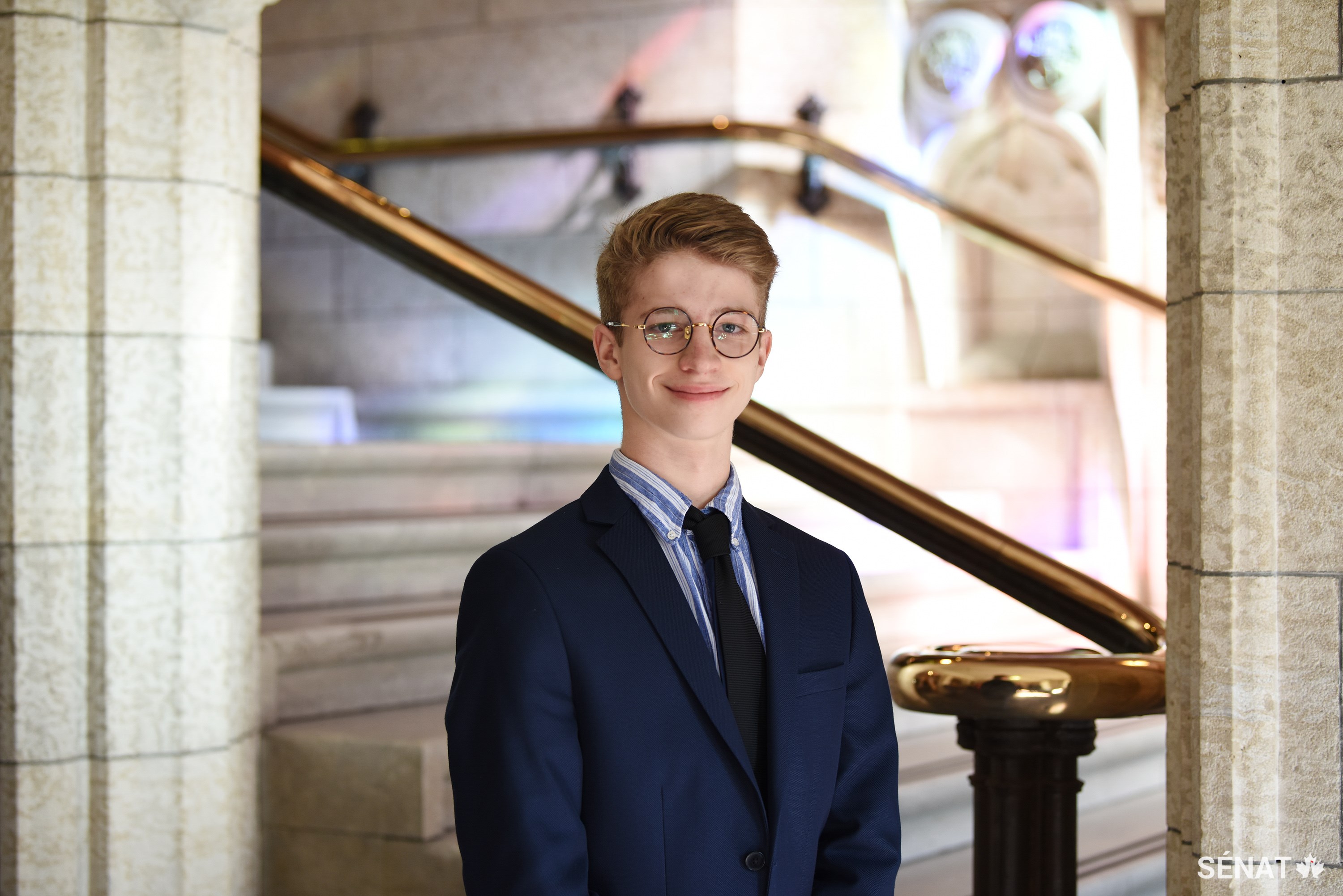 « Je pense que le Forum représente une belle opportunité pour découvrir les institutions politiques ici à Ottawa. On embarque vraiment dans l’expérience, on rencontre des personnes incroyables, puis je pense que plusieurs d’entre nous se retrouveront en politique plus tard donc on y tisse des liens importants. Pour ce qui est de ma rencontre avec la sénatrice Bellemare, j’ai trouvé la discussion extrêmement intéressante. Elle est captivante, passionnée par ce qu’elle fait, et elle cherche vraiment à s’améliorer et exercer son rôle de sénatrice tel que les pères de la Confédération l’avaient envisagé. »