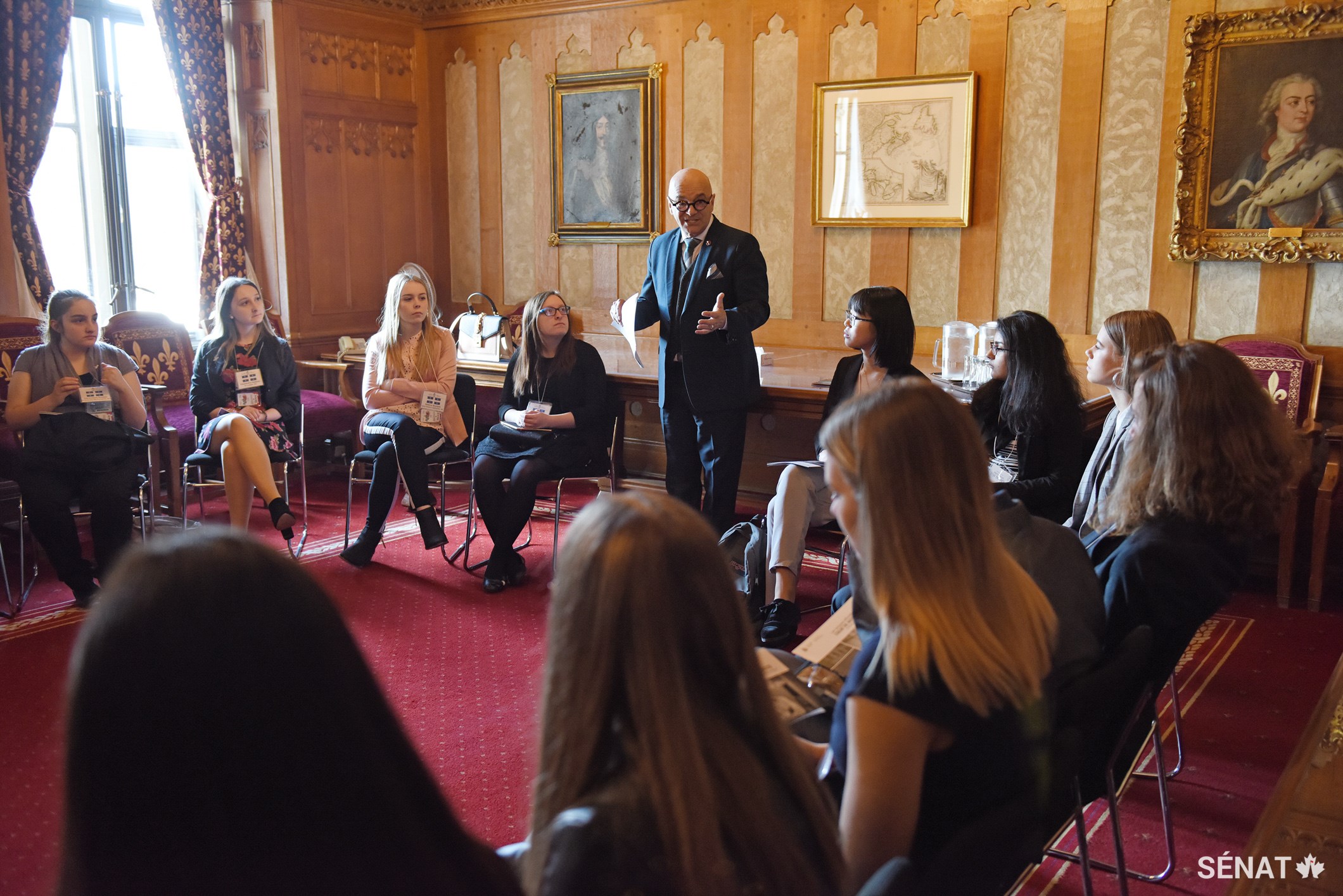 Le sénateur René Cormier discute de diversité et d’inclusion dans le contexte canadien avec les participants au Forum.