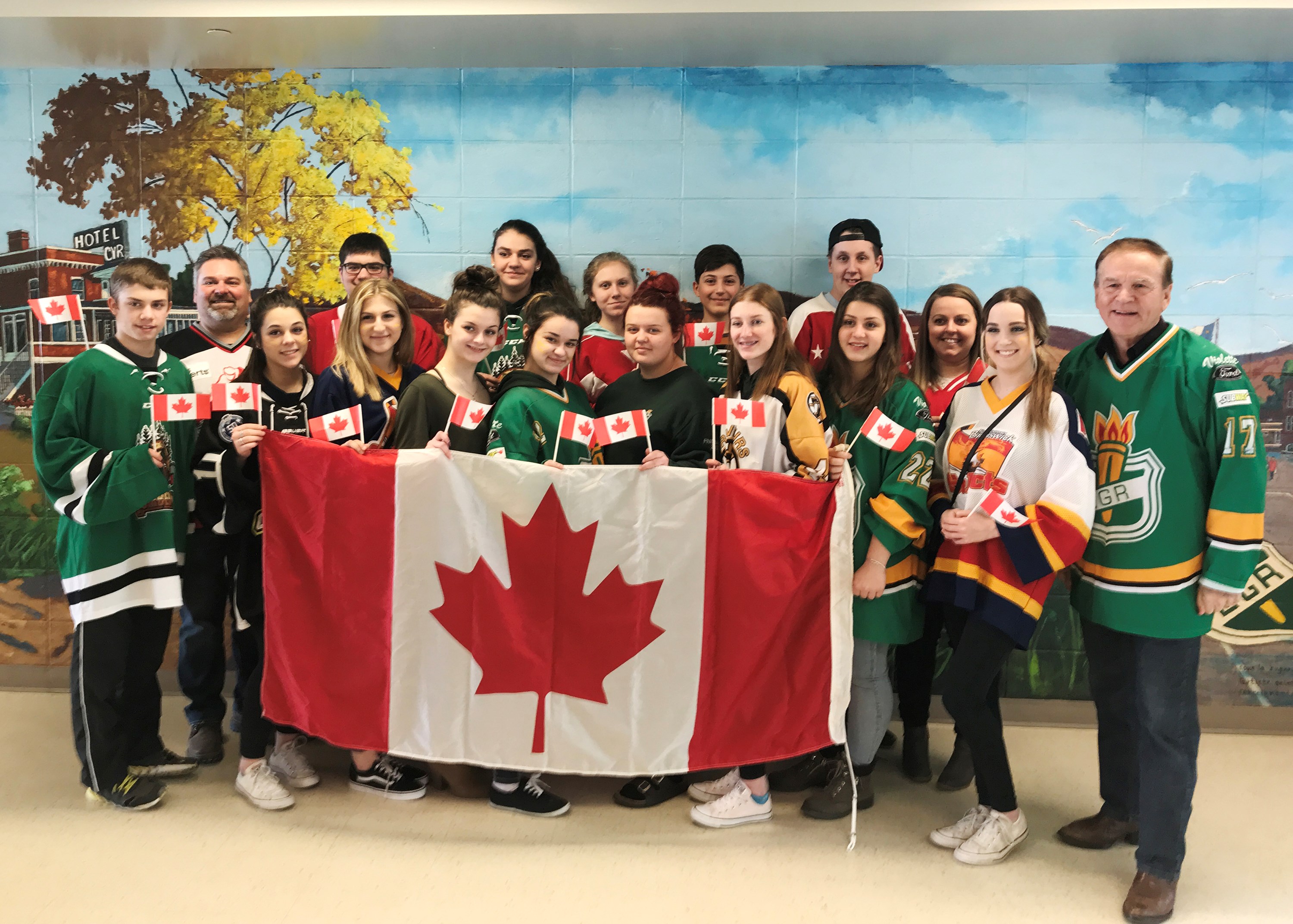 Senator Percy Mockler with students from École Grande-Rivière in Saint-Léonard, N.B.