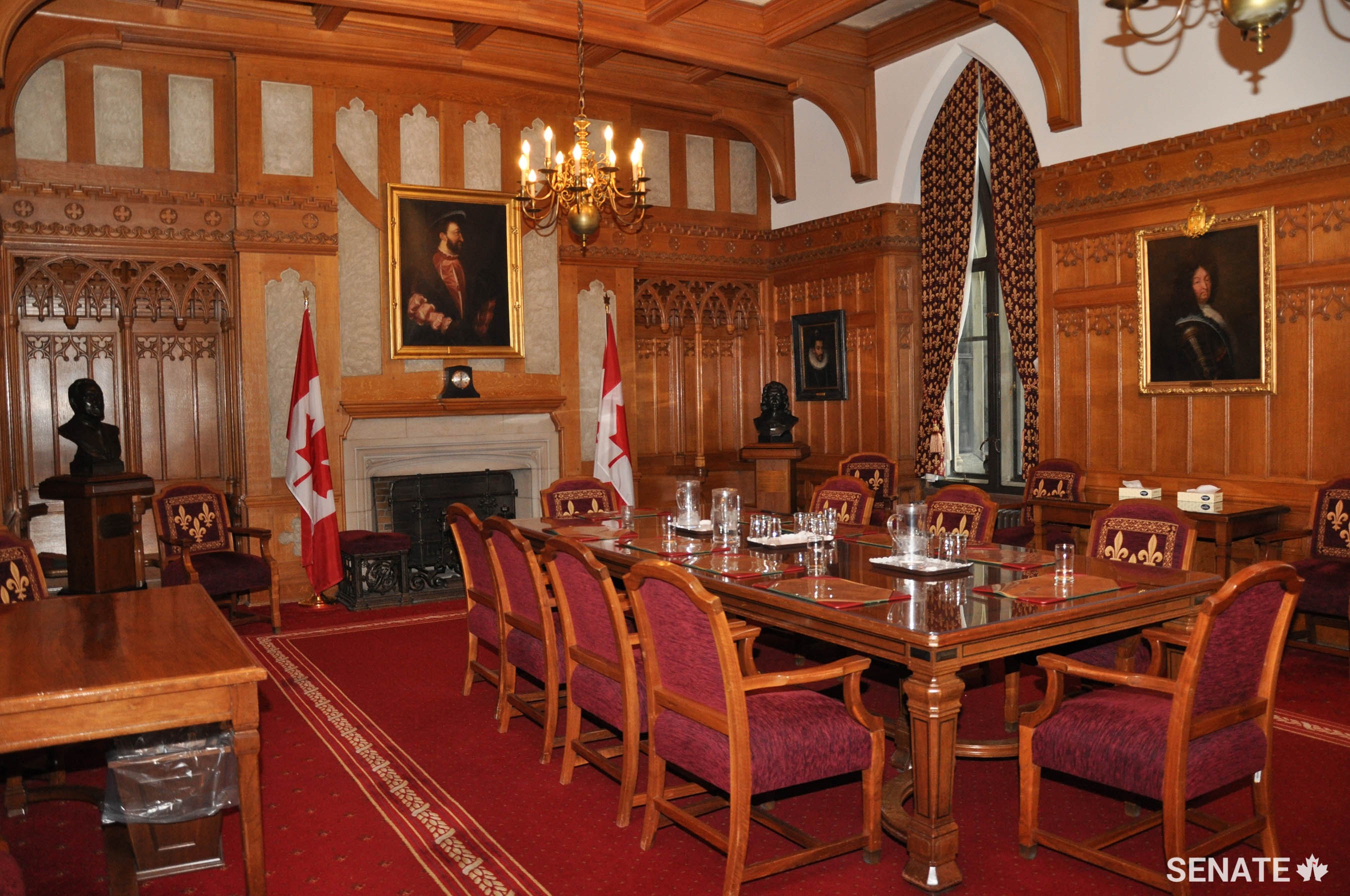 The Salon de la Francophonie is a Senate committee room in Parliament’s Centre Block that pays tribute to Canada’s French heritage and its membership in l’Organisation internationale de la Francophonie.