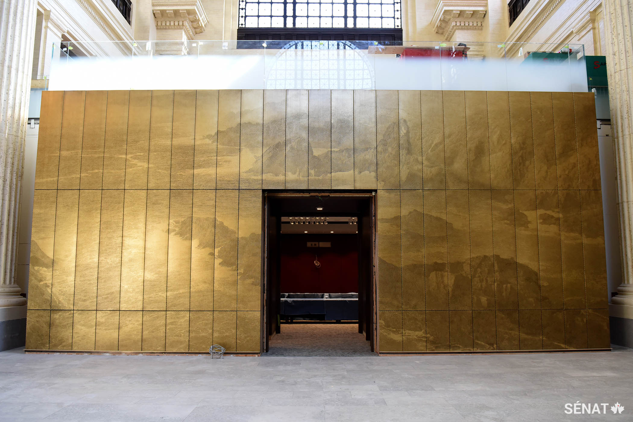 Panorama représentant le cap Race (côte Est de Terre Neuve), sur le mur est de la salle d’attente générale.