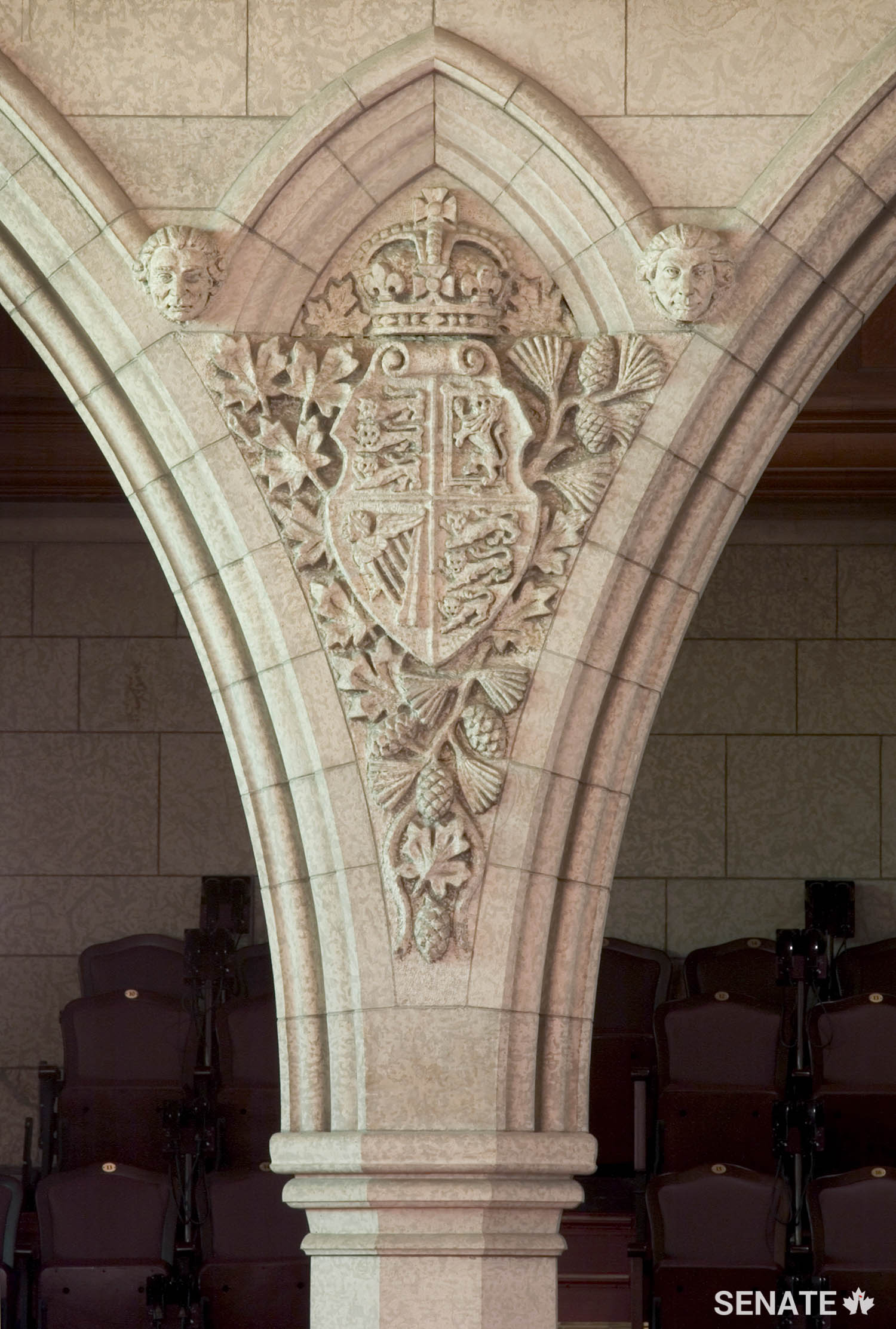 The crest and shield of the royal coat of arms of the United Kingdom decorate the adjacent spandrel.