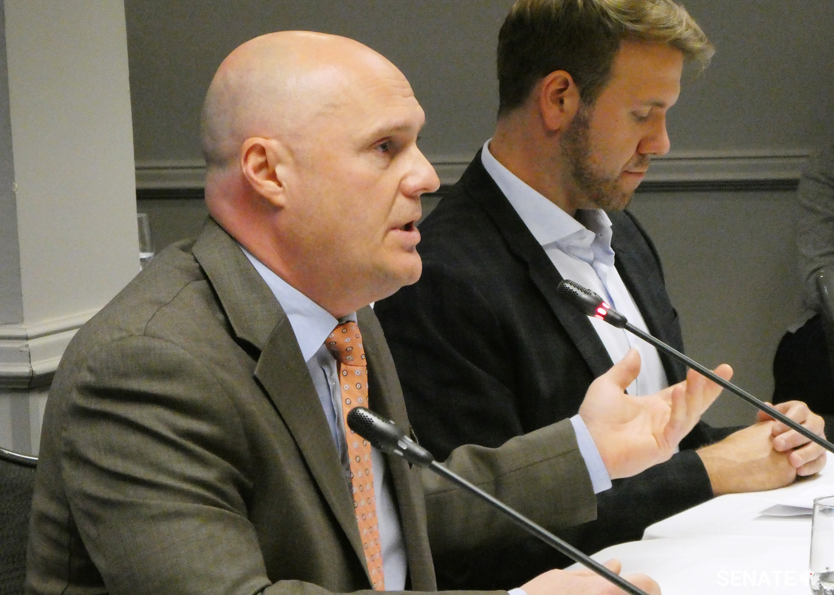 From left to right, Denis Roy, dean of the Faculty of Law at the Université de Moncton, and Yves Goguen, president of the Association des juristes d’expression française du Nouveau-Brunswick, testify before the Committee on Official Languages at the public hearings in Moncton on October 24, 2018.