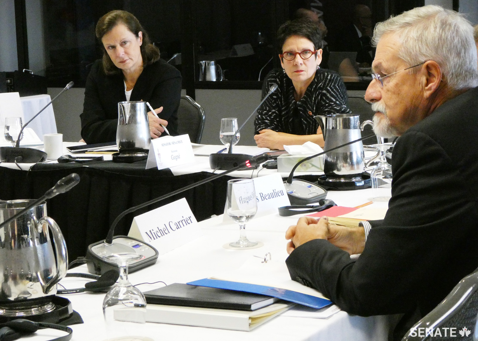 Senator Lucie Moncion and Senator Raymonde Gagné, members of the Committee on Official Languages, listen to the testimony of Michel Carrier, Interim Official Languages Commissioner for New Brunswick, at public hearings in Moncton on October 26, 2018.