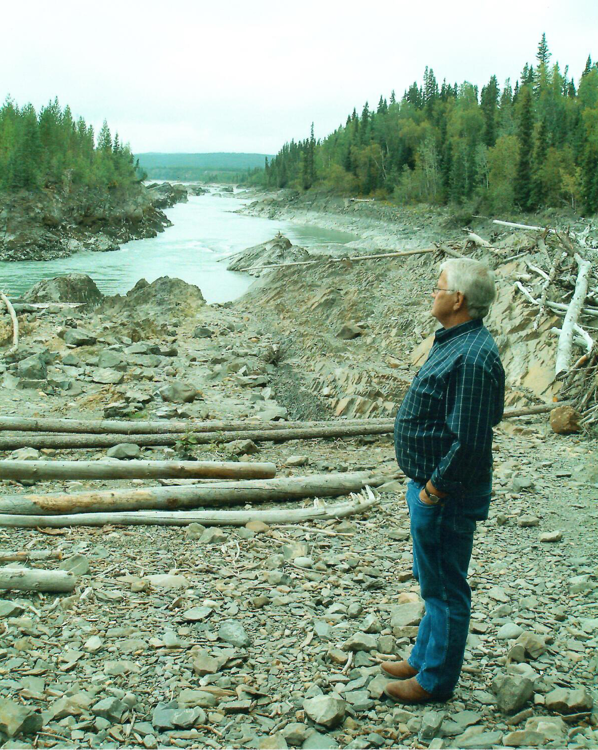 Le sénateur Richard Neufeld près de Fort St. John, Colombie-Britannique.