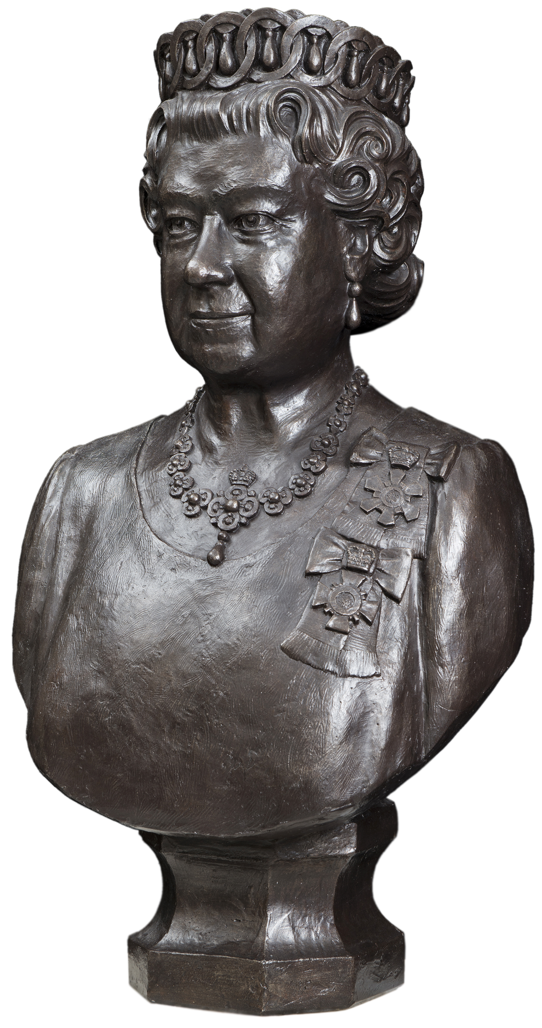 Ce buste en bronze de la reine Elizabeth II est une œuvre du sculpteur du Dominion Phil White pour le Jubilé de diamant de la Reine en 2012 et déménagera bientôt à l'édifice du Sénat du Canada.
