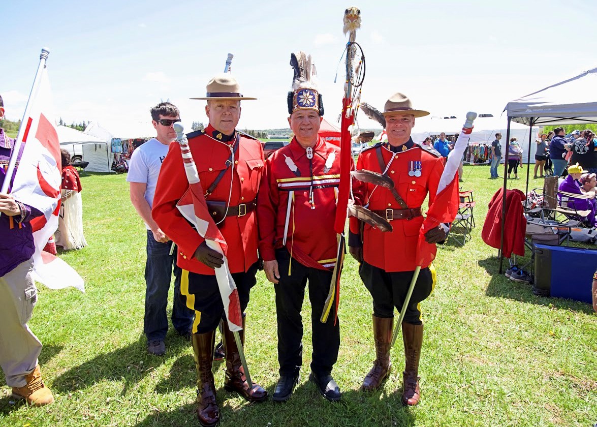 Sunday, June 9 and Monday, June 10, 2019 — Senator Brian Francis meets members of the Royal Canadian Mounted Police as he attends the Abegweit First Nation’s 20th Annual Mawiomi (powwow) in Scotchfort, Prince Edward Island.