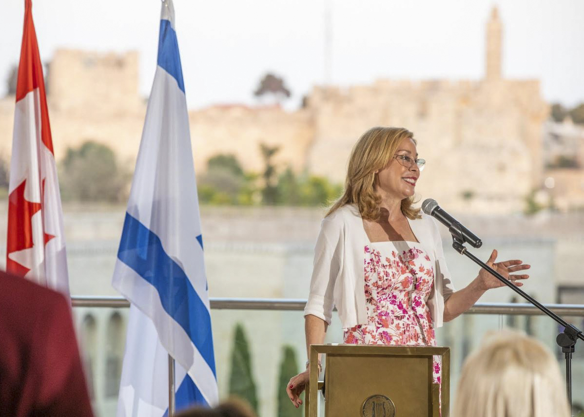 Le lundi 17 juin 2019 — La sénatrice Linda Frum prend la parole lors d’une réception organisée par le Centre pour les affaires israéliennes et juives (CIJA) et l’ambassade du Canada en Israël afin de célébrer l’attribution d’un doctorat honorifique de l’Université hébraïque de Jérusalem. La sénatrice Frum a été louée pour son rôle de modèle pour les femmes au Canada et dans le monde.