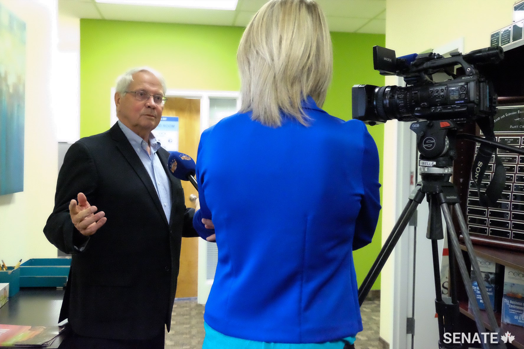 Senator Richard Neufeld gives a media interview as chair of the Senate Committee on Energy, the Environment and Natural Resources during a fact-finding mission on a lower-carbon economy in St-John’s, Newfoundland, in May 2017.