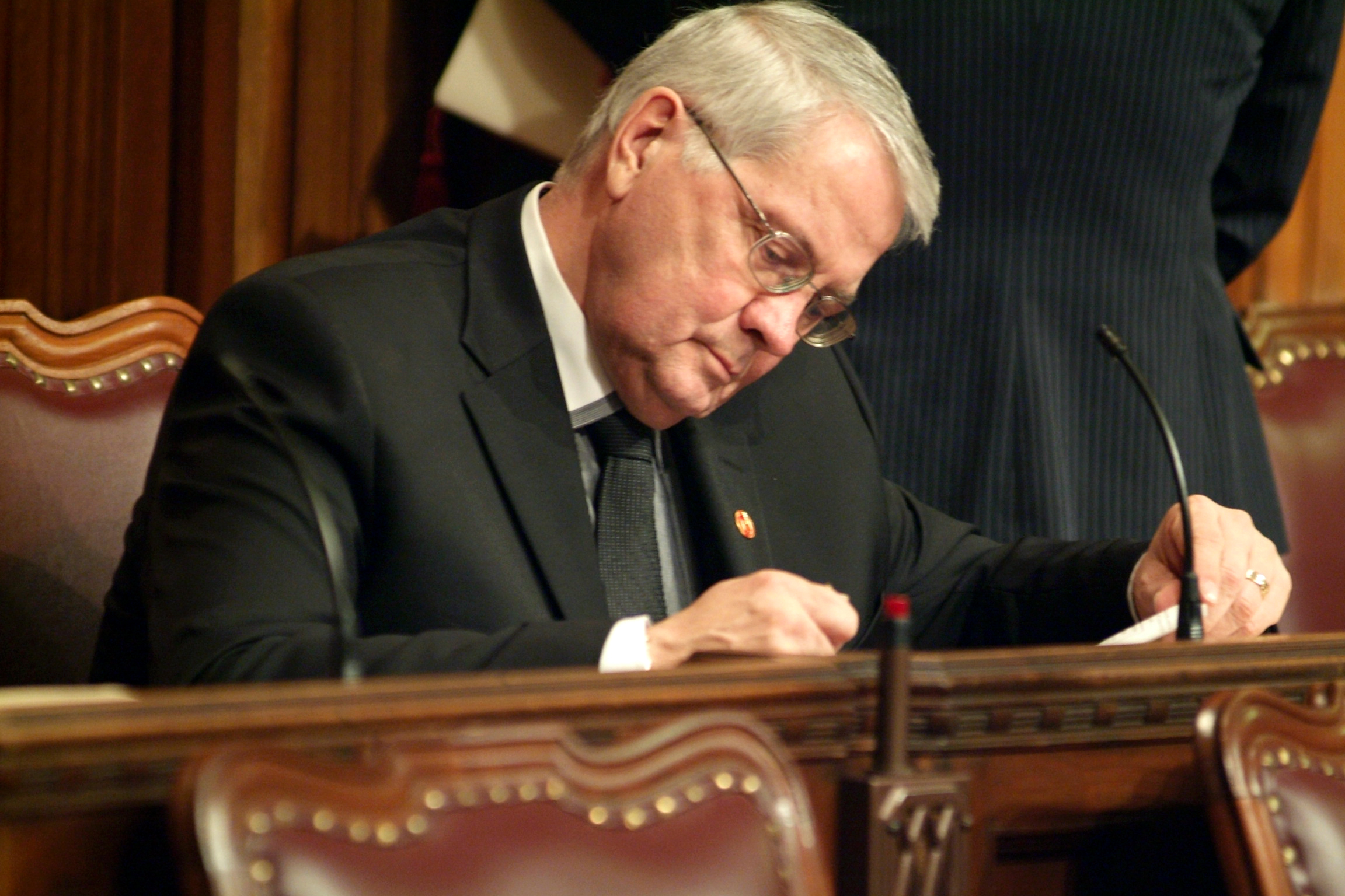 Le sénateur Richard Neufeld lors de sa cérémonie d’assermentation au Sénat, en 2009.