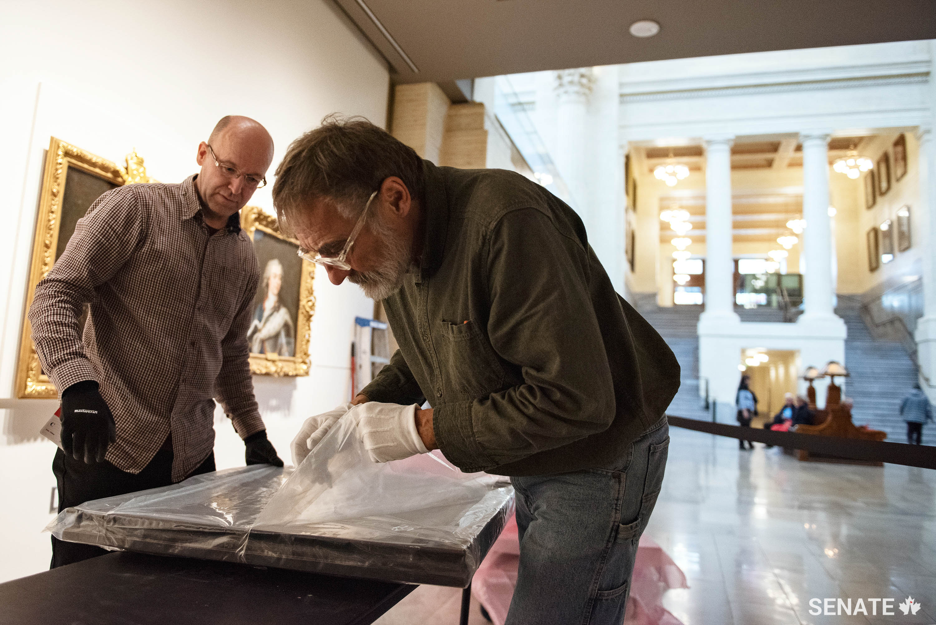 Exhibition preparators from Bouwdesign carefully unwrap a portrait of King Henri III, who encouraged further exploration and the development of France’s New World colonies after ascending the throne in 1574. All nine portraits were mounted, then sealed up in a protective case of clear acrylic.