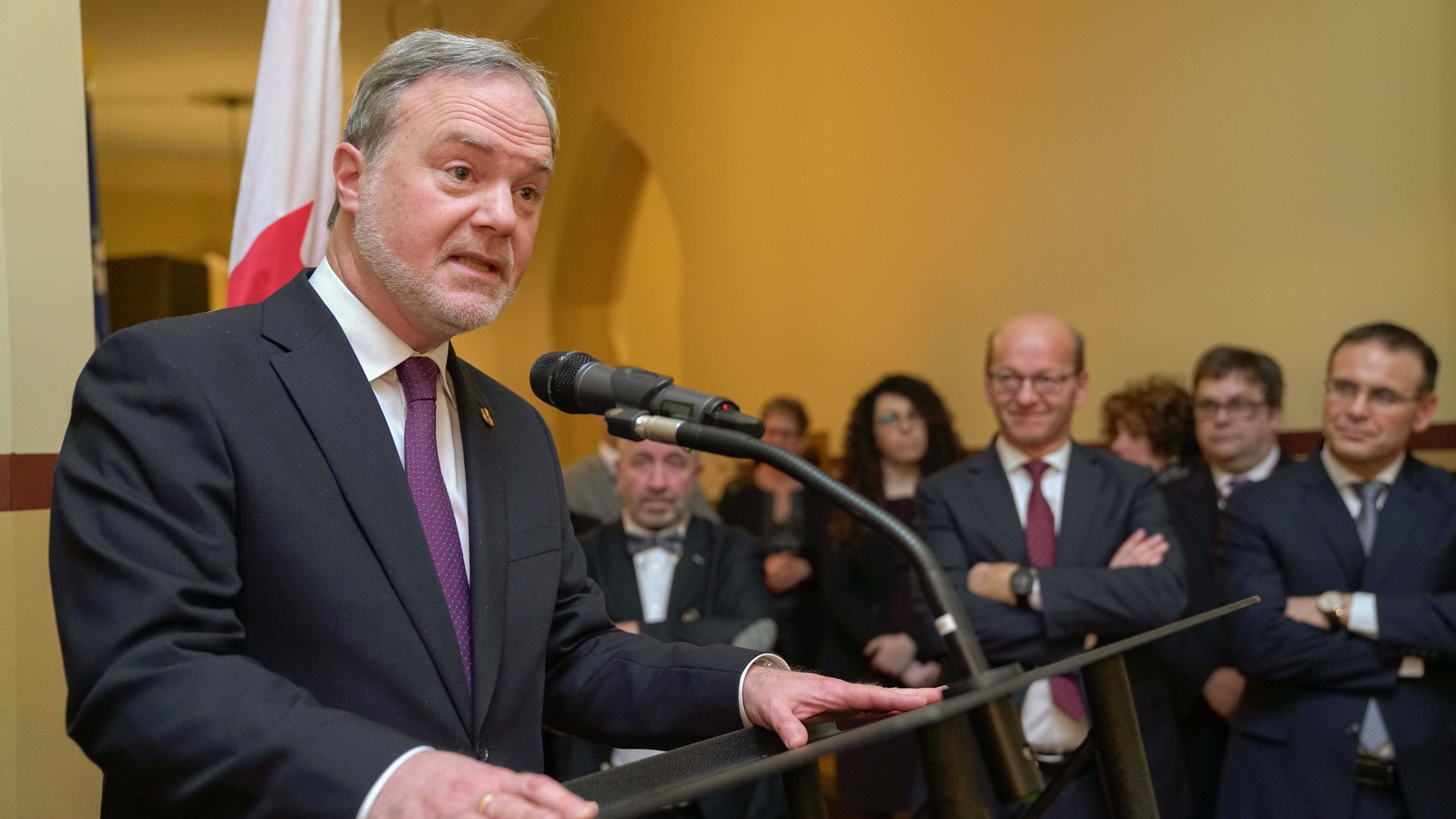 Senator Pratte explains his support for Bill S-231, the Journalistic Sources Protection Act, at an event in Ottawa. The former reporter and columnist reminded senators that sources take great risks to expose the machinations of “incompetent or dishonest people.” The Senate public bill, drafted by Senator Claude Carignan, became law in 2017.