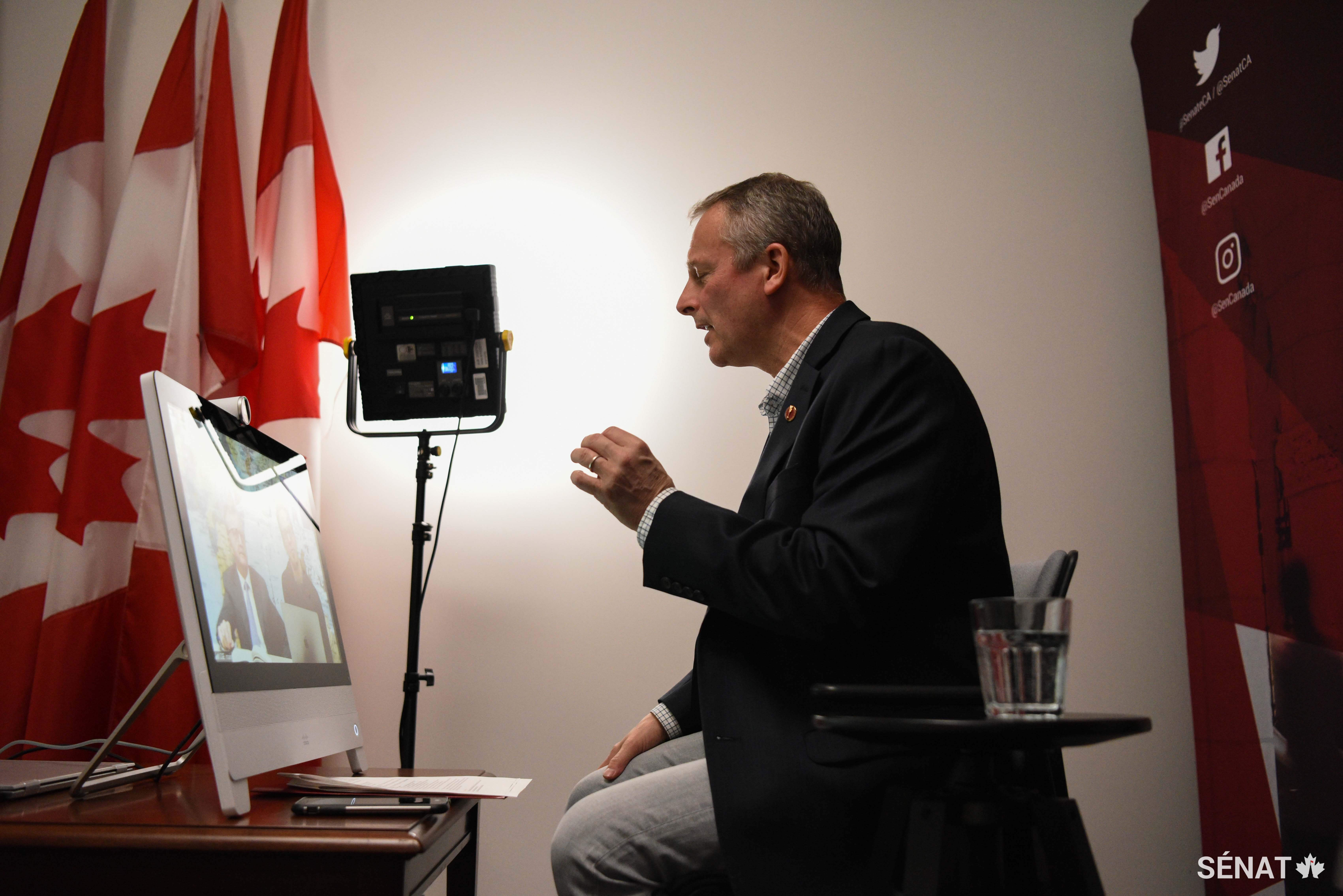 Le sénateur Wells a participé à la salle de classe virtuelle depuis Ottawa pour donner son point de vue sur le rôle du Sénat.