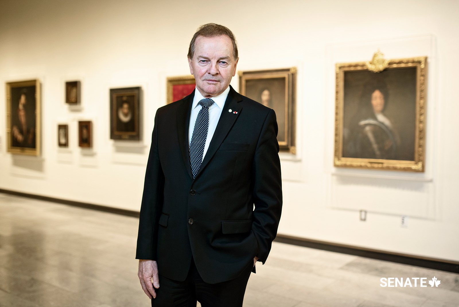 Senator Serge Joyal donated several portraits of French monarchs of the colonial period that hang on the walls in the Senate.
