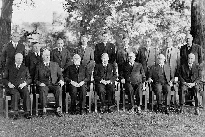 Prime Minister King’s cabinet in 1939. The prime minister is seated in the centre with Senator Dandurand to his right. (Library and Archives Canada)