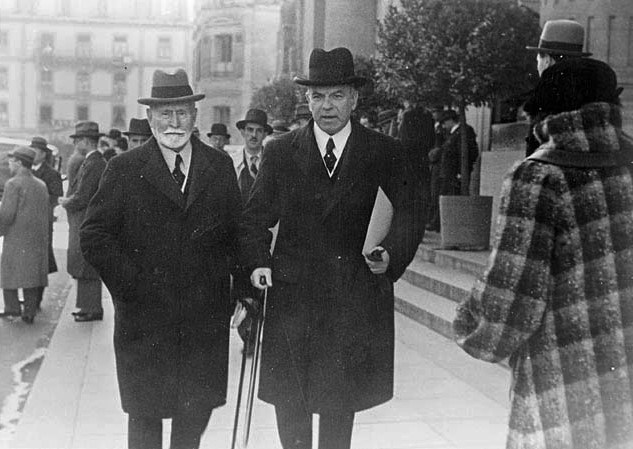 Senator Dandurand, left, and Prime Minister King attend a League of Nations conference in Geneva, Switzerland in September 1936. (Library and Archives Canada)