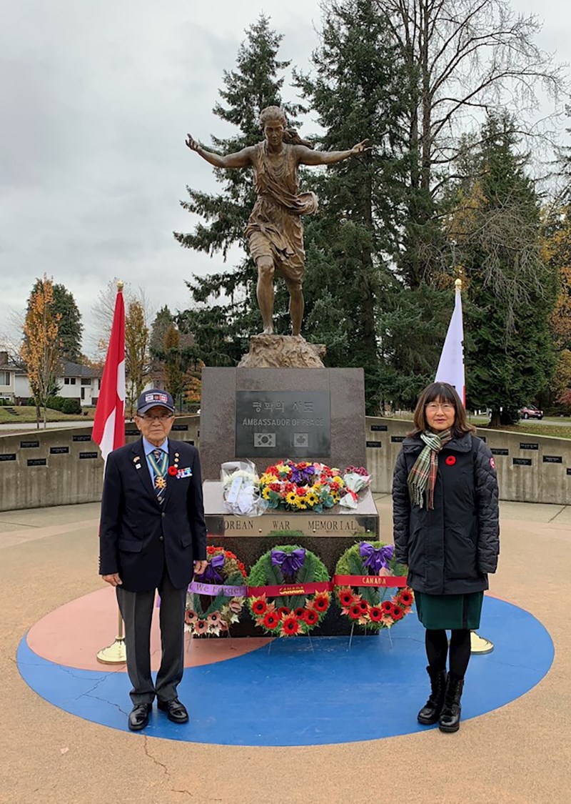 Wednesday, November 11, 2020 – Senator Yonah Martin joins veterans of the Korean War and select leaders of British Columbia’s Korean Community for the annual wreath-laying ceremony at the Ambassador of Peace War memorial in Burnaby’s Central Park.