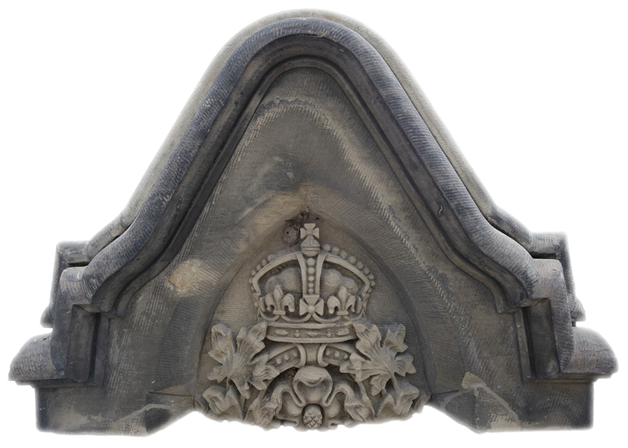 Une pierre de chaperon du porche du Sénat. (Crédit photo : Services publics et Approvisionnement Canada)