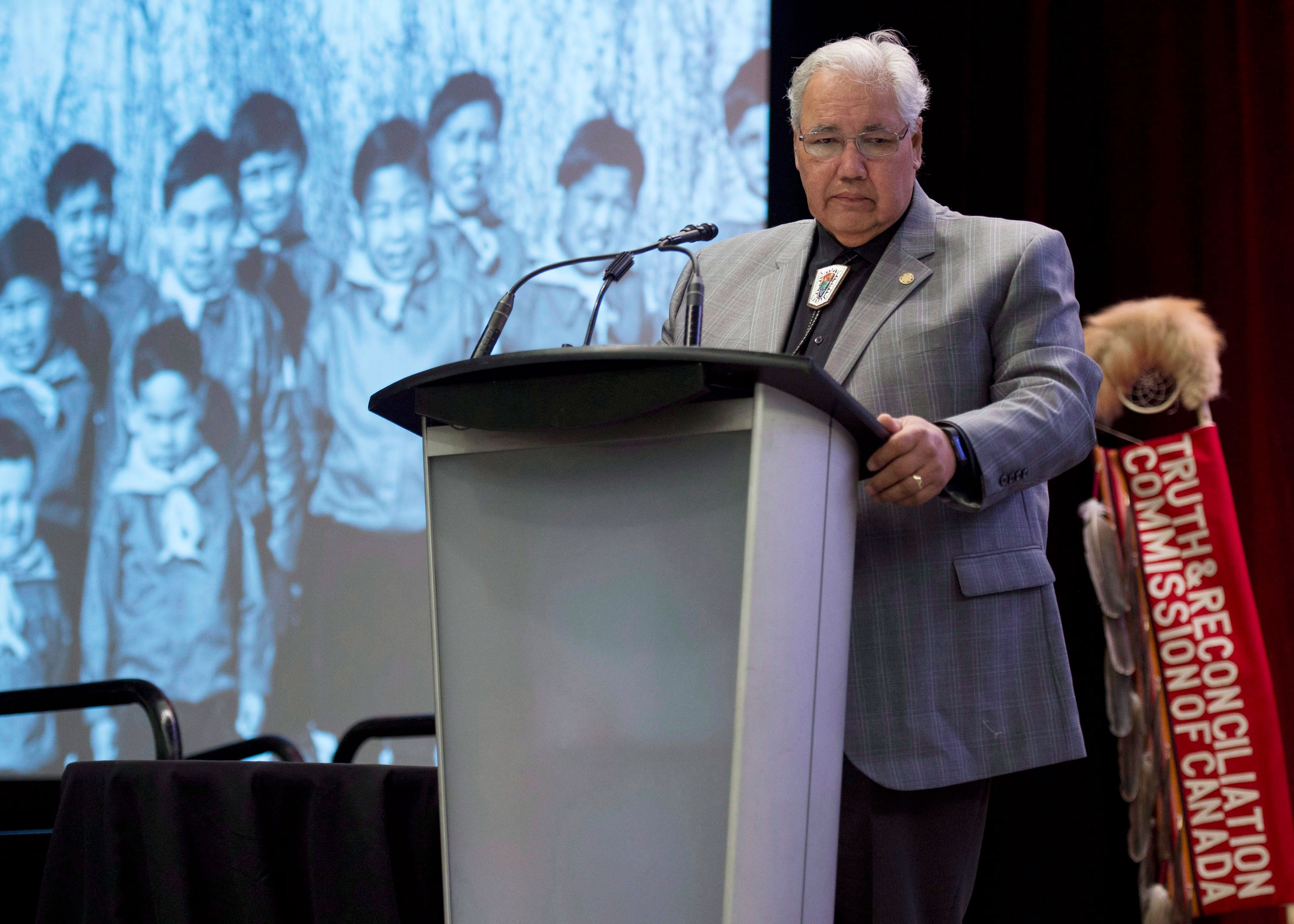 Murray Sinclair, président de la Commission de vérité et réconciliation, prononce une allocution à Ottawa le 2 juin 2015. (Crédit photo : Adrian Wyld/Presse canadienne)