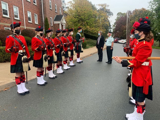Wednesday, October 13, 2021 – After a warm welcome from the 254 Cadet Corps, Senator Stan Kutcher meets with Grade 10 and 11 students from King’s-Edgehill School in Windsor, Nova Scotia. He spoke about his work in the Senate and the role the Upper Chamber plays in the legislative process.