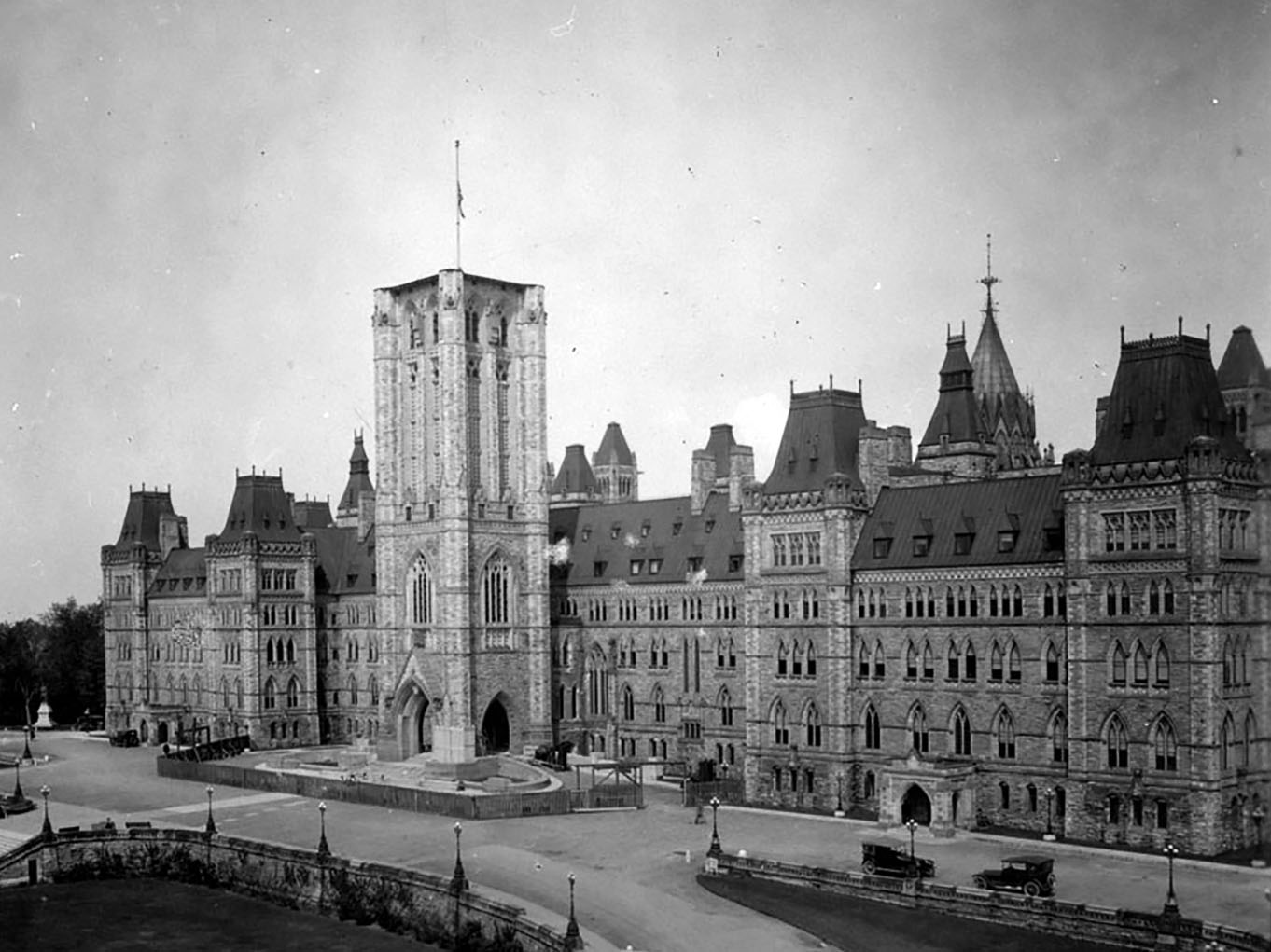 By 1922, the Peace Tower had reached a height of 47 metres. It would top out at 98 metres, nearly twice as tall as its predecessor, the Victoria Tower. (Photo credit: Library and Archives Canada)