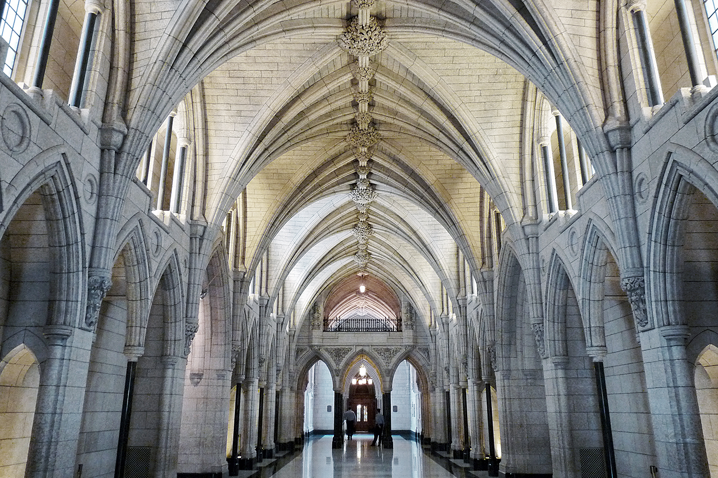 Each sitting of the Senate and House of Commons opens with the ceremonial entrance of their respective speakers. The Hall of Honour marks the ceremonial route each Speaker’s Parade follows. (Photo credit: Wikimedia Commons)