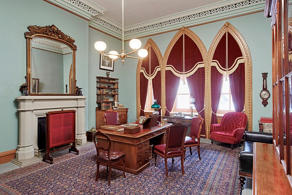 Le bureau du gouverneur général dans l’édifice de l’Est a été restauré en 1982 pour lui redonner toute sa grandeur d’origine. Seize gouverneurs ont occupé ce bureau de 1866 à 1942, avant qu’il ne soit déplacé vers Rideau Hall. (Crédit photo : Parlement du Canada)