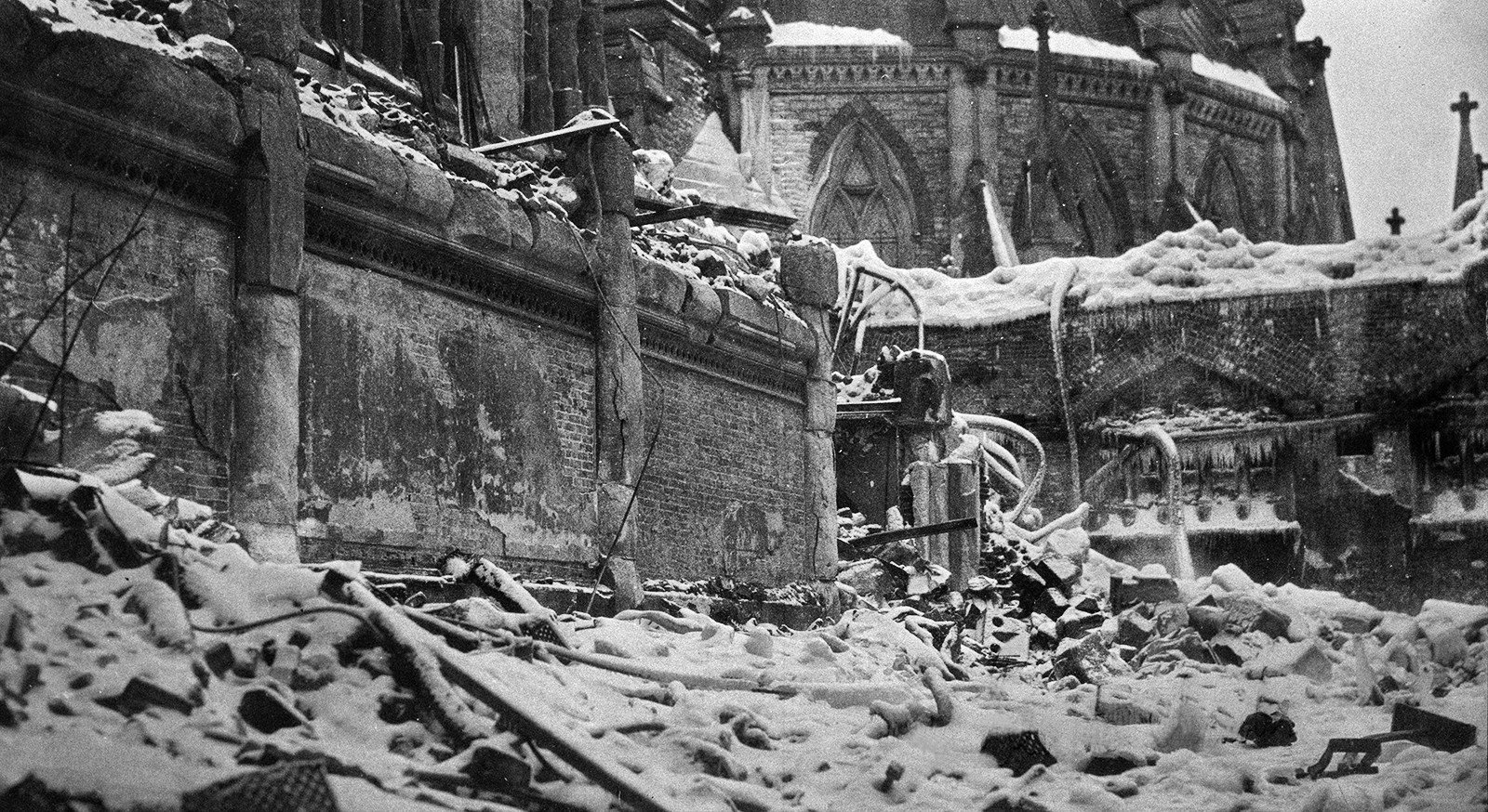 The morning after the fire, the Senate Chamber was reduced to rubble. (Photo credit: Library and Archives Canada)
