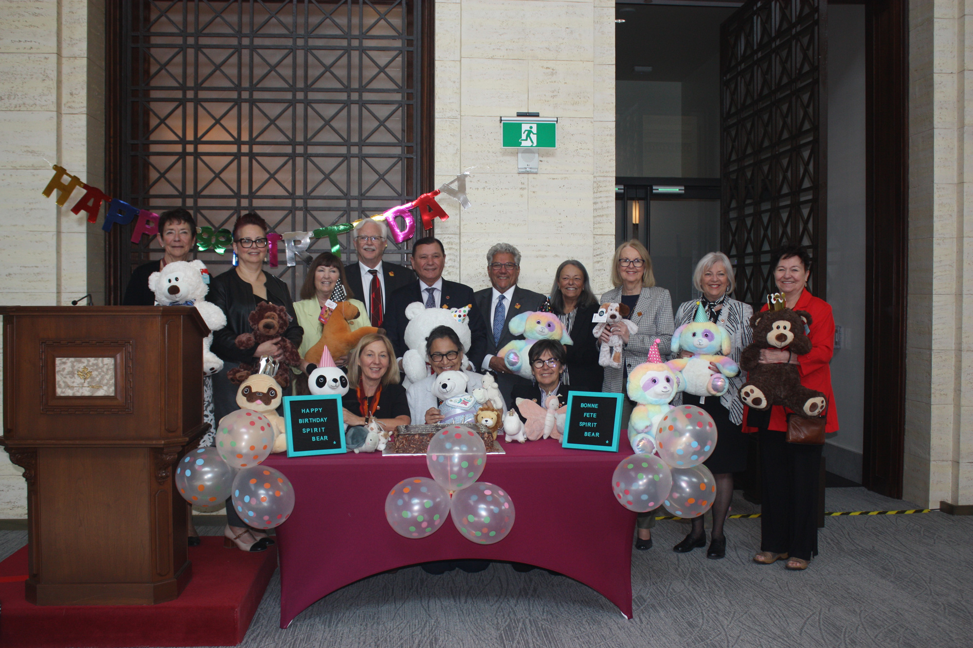 Wednesday, May 10, 2023 – Senator Brian Francis joins 12 of his colleagues at an event he co-hosted in the Senate of Canada Building to mark Bear Witness Day. The event featured remarks from senators, community members and local Indigenous children and youth leaders. From top left: senators Bev Busson, Margaret Dawn Anderson, Mary Coyle, Brian Francis, Marty Klyne, Pierrette Ringuette, Jane Cordy, Nancy Hartling and Yvonne Boyer. From bottom left: senators Patti LaBoucane-Benson, Michèle Audette and Kim Pate.