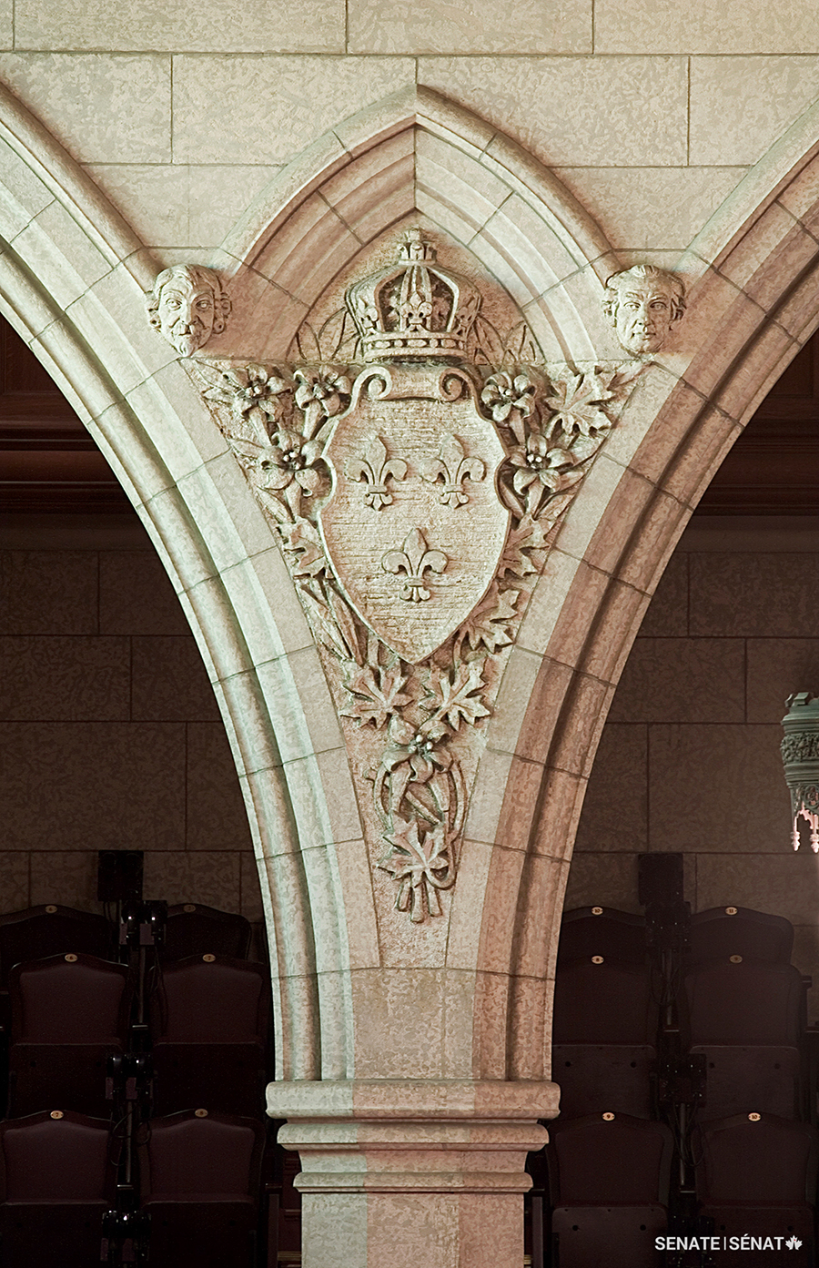A spandrel in Centre Block’s Senate Chamber displays the crown, shield, and fleurs-de-lis from the arms of France Modern, a version of the French royal arms introduced in 1515 during the reign of François I.