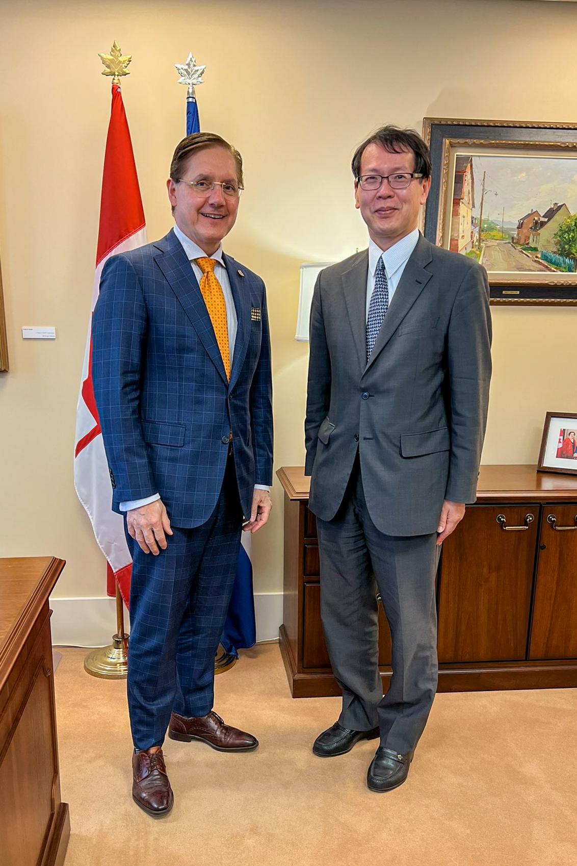 Thursday, June 30, 2022 – Senator Tony Loffreda meets with Tokuro Furuya, Minister and Chargé d’affaires at the Embassy of Japan in Ottawa, Ontario. During their meeting, Senator Loffreda and Mr. Furuya discussed the long-established economic and trade relationship between Canada and Japan, including the approximately 948 Japanese companies operating in Canada.