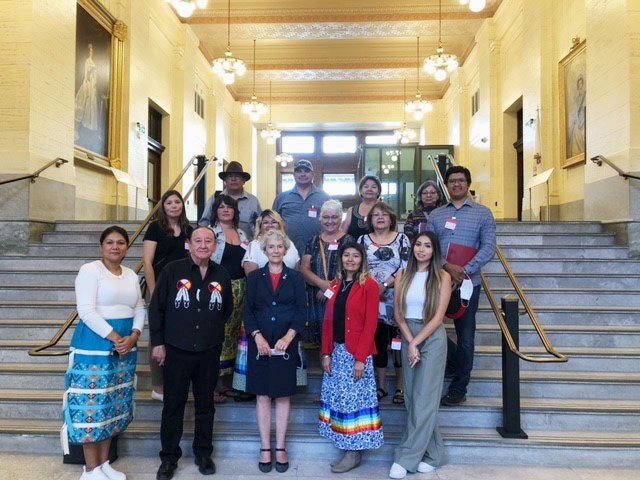 Wednesday, 17 August, 2022 – Senator Renée Dupuis gives a tour of the Senate of Canada Building to the first student cohort enrolled in the University of Ottawa’s new francophone Aboriginal law certificate (in French only), a subject she specializes in.