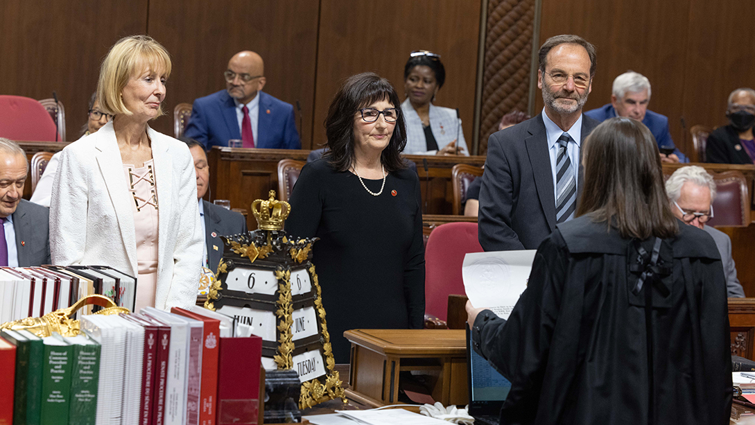 Senator Jane MacAdam, centre, is sworn in to the Red Chamber on June 6, 2023 as senators Elizabeth Marshall and Marc Gold look on.