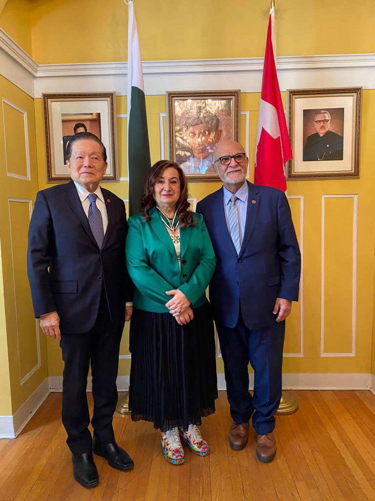 Wednesday, March 23, 2022 — Senator Salma Ataullahjan is joined by her colleagues senators Victor Oh and Mohamed-Iqbal Ravalia at the High Commission of Pakistan in Canada, where the High Commissioner, on behalf of the President of Pakistan, honoured her with one of the country’s highest civilian honours — the Sitara-e-Pakistan — in recognition of her humanitarian work.