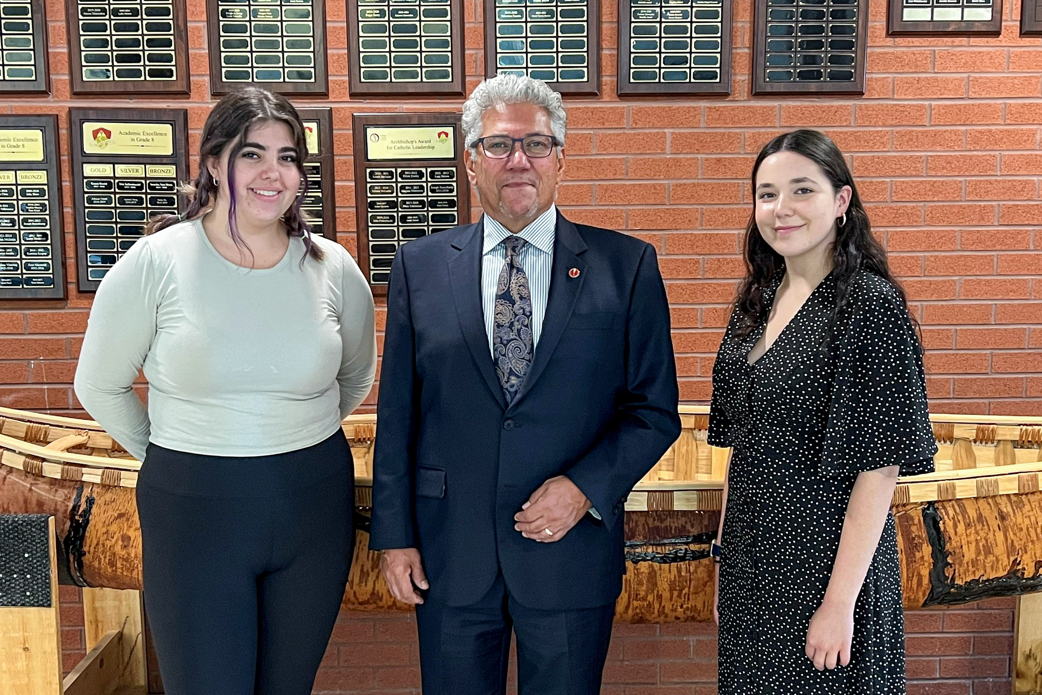 Wednesday, June 22, 2022 – Students at St. Francis Xavier High School in Ottawa, Ontario, welcome Senator Marty Klyne during an Indigenous History Month event. The senator spoke about his path to the Red Chamber, the contributions of Indigenous peoples, the importance of truth and reconciliation and proposed legislation currently before the Senate.