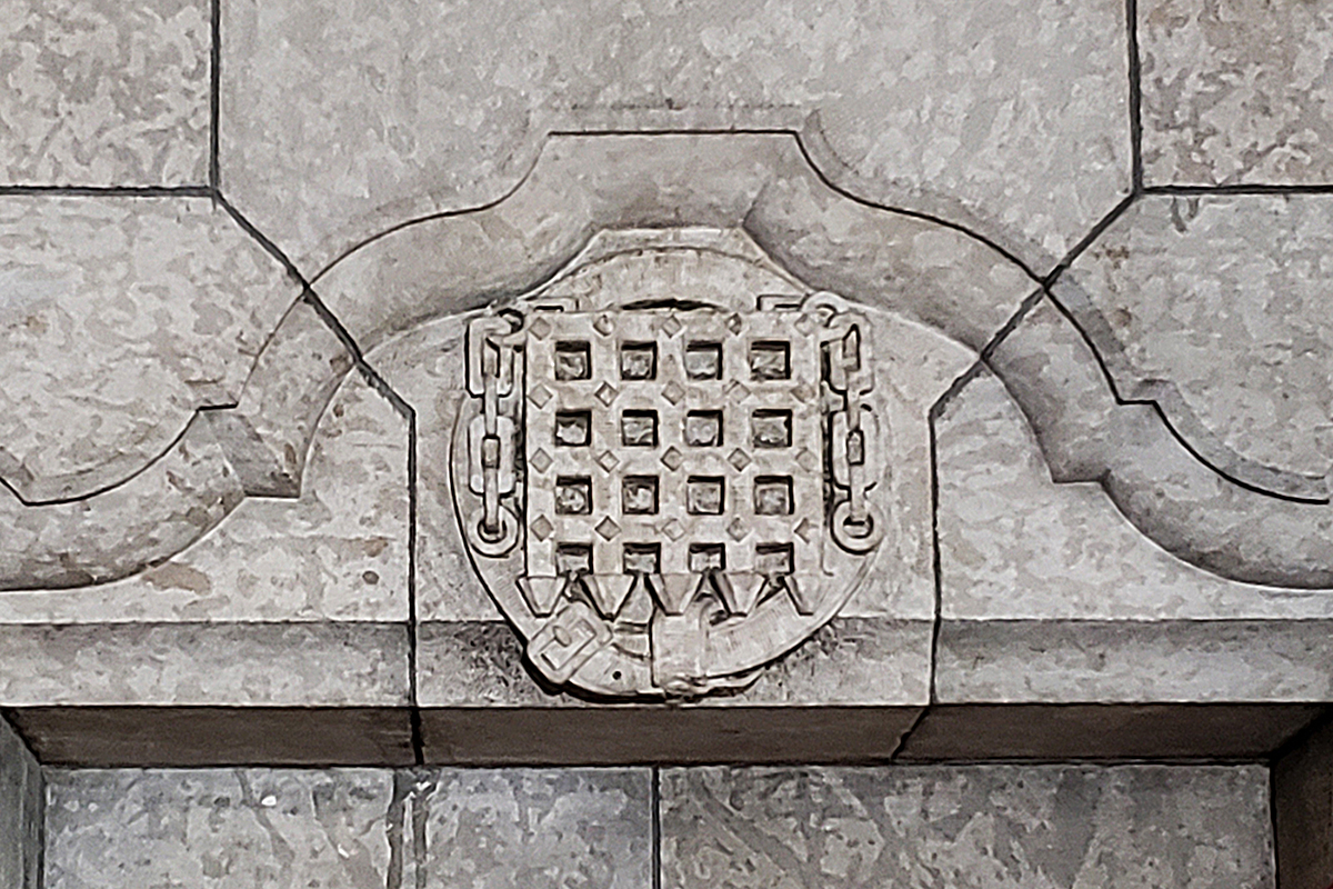 A portcullis symbol in Centre Block.