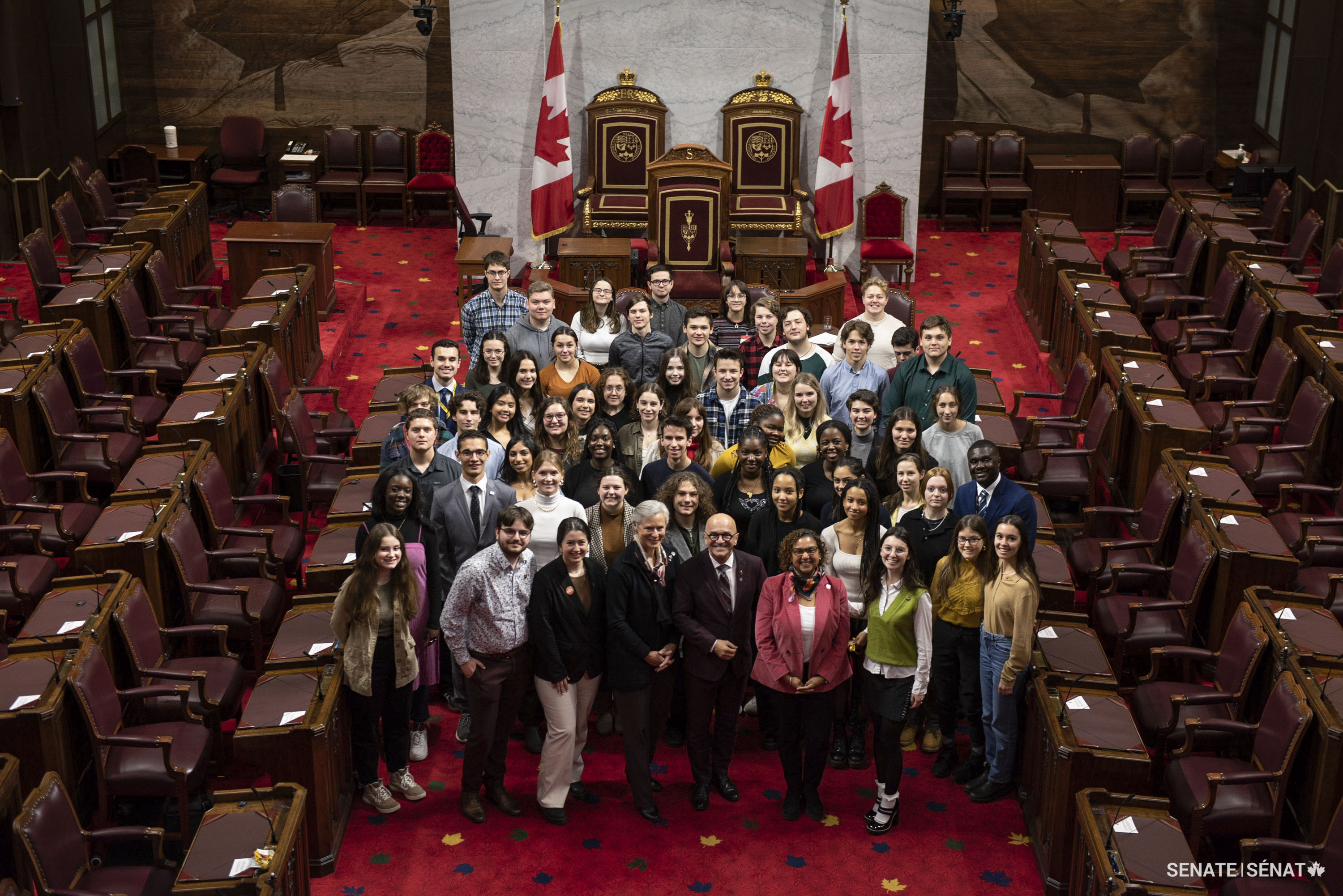 Friday, November 25, 2022 – Senators Lucie Moncion, René Cormier and Bernadette Clement welcome Forum jeunesse pancanadien participants to the Red Chamber for a panel discussion organized by the Fédération de la jeunesse canadienne-française. Senators addressed several issues that affect minority francophone communities, such as youth employability, mental health, the environment, arts and culture, and diversity and inclusion.