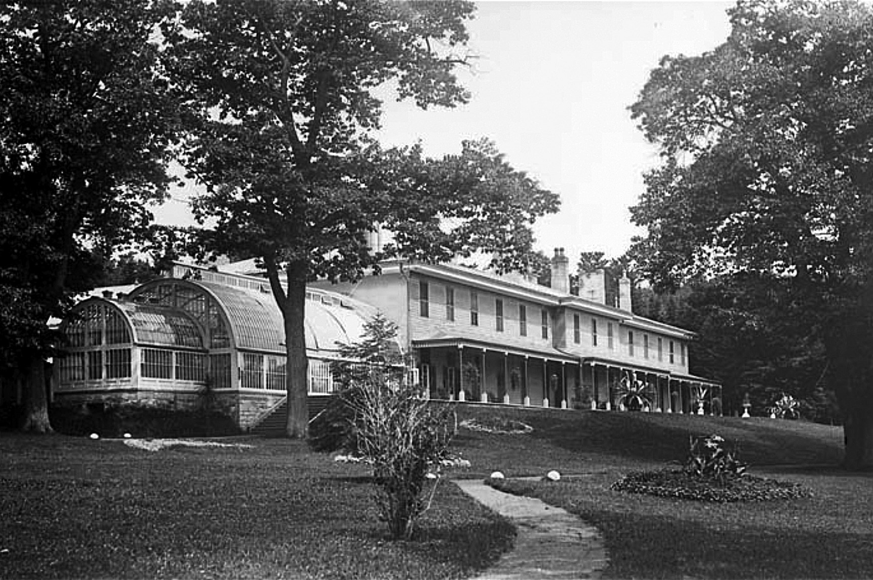 Spencer Wood was Governor General Viscount Monck’s official residence near Québec. He hosted dinners for delegates and their families throughout the conference as well as a formal ball to launch the event.