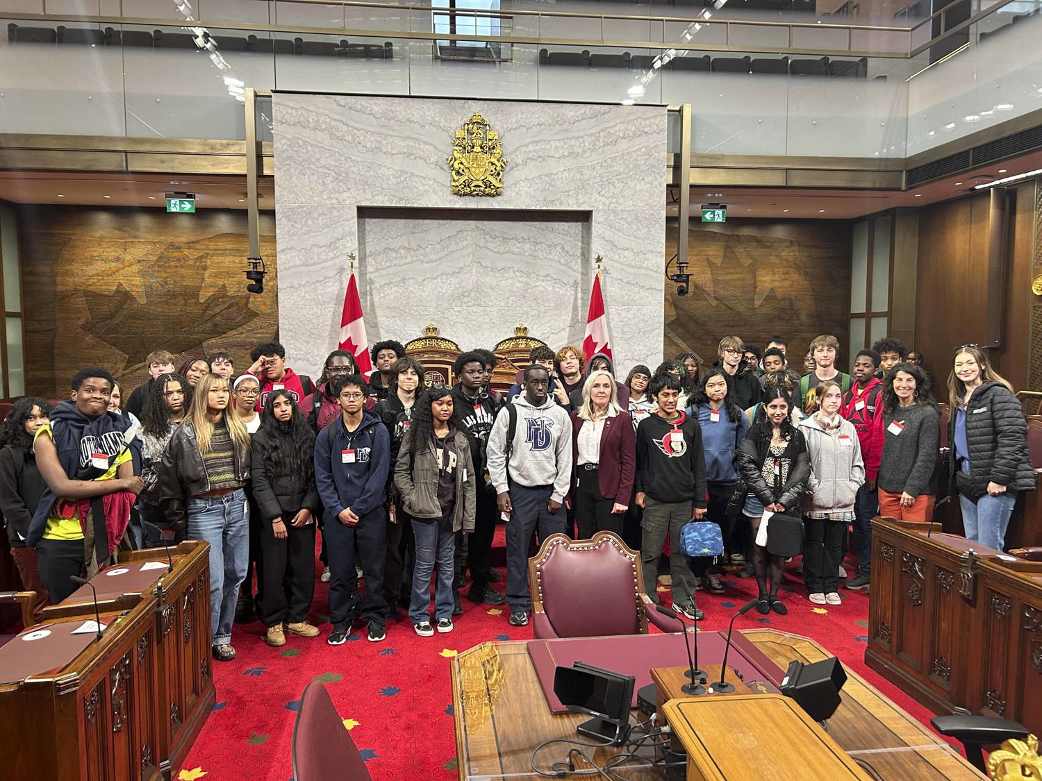Monday, October 27, 2025 – Senator Rebecca Patterson, centre, with teachers and students from Notre Dame High School; tour of the Senate coordinated by SENgage; Senate of Canada Building, Ottawa, Ontario.